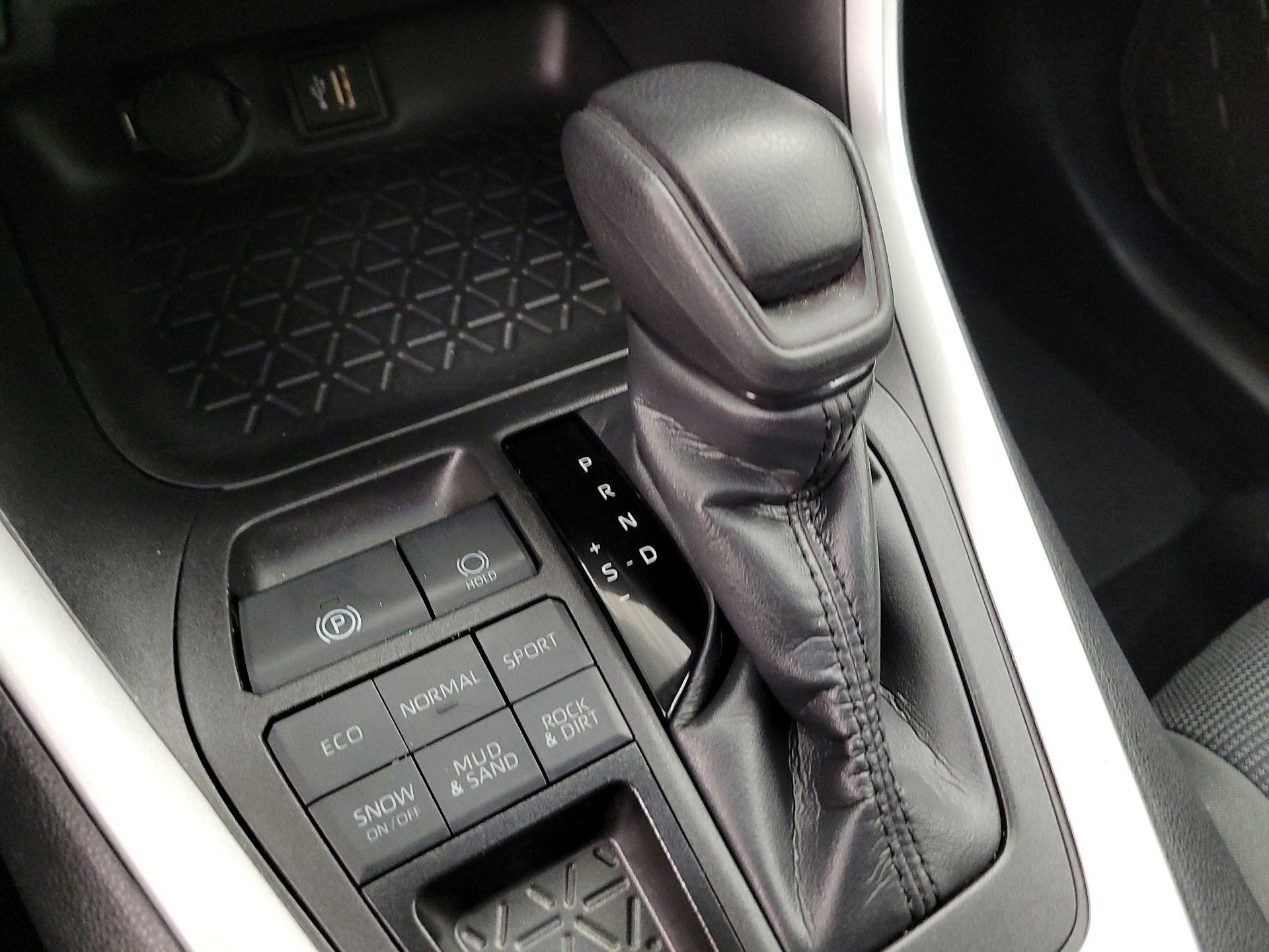 Thumbnail: 2024 Toyota RAV4 - 17