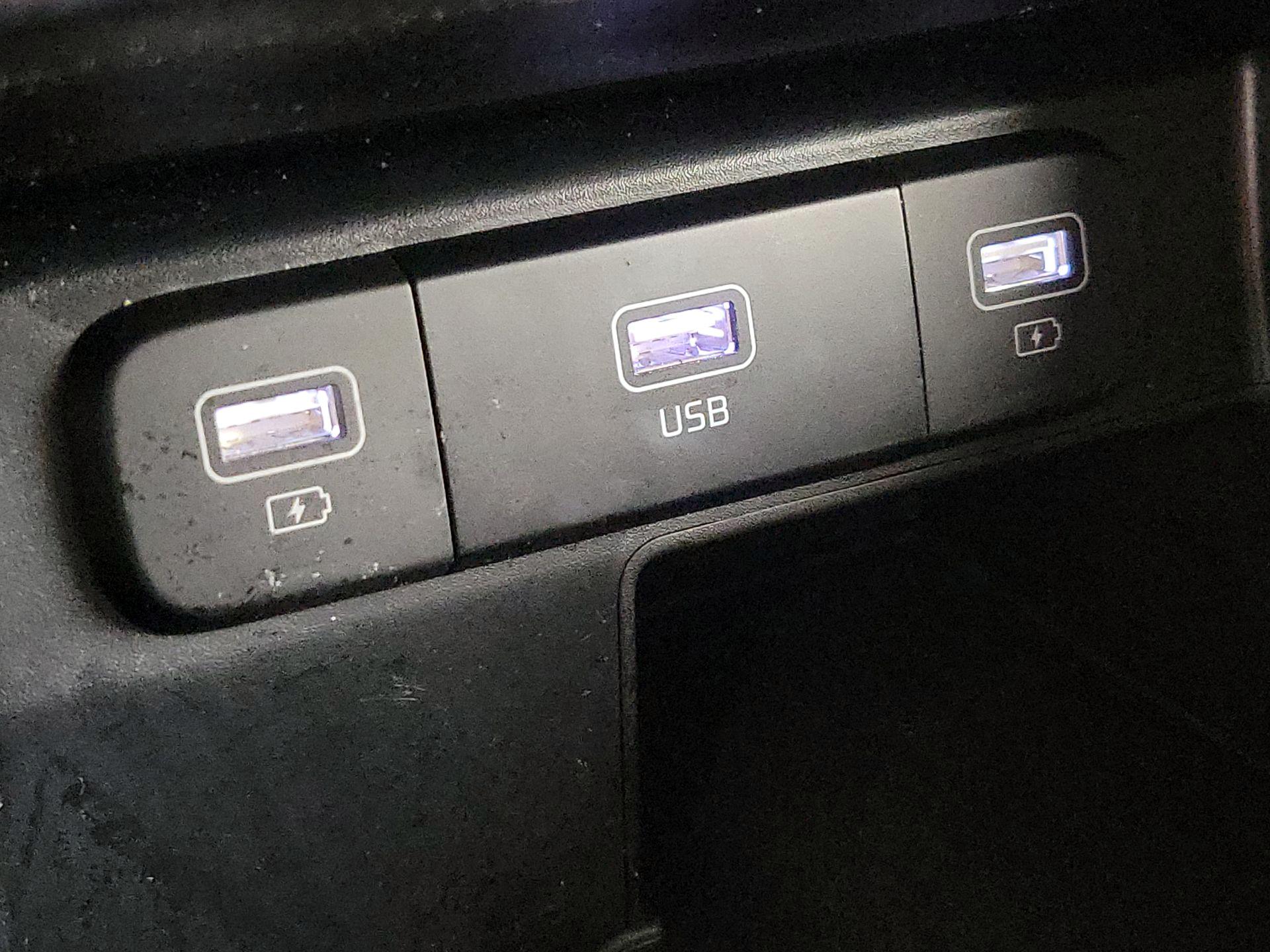 Thumbnail: 2022 Kia Sorento - 19