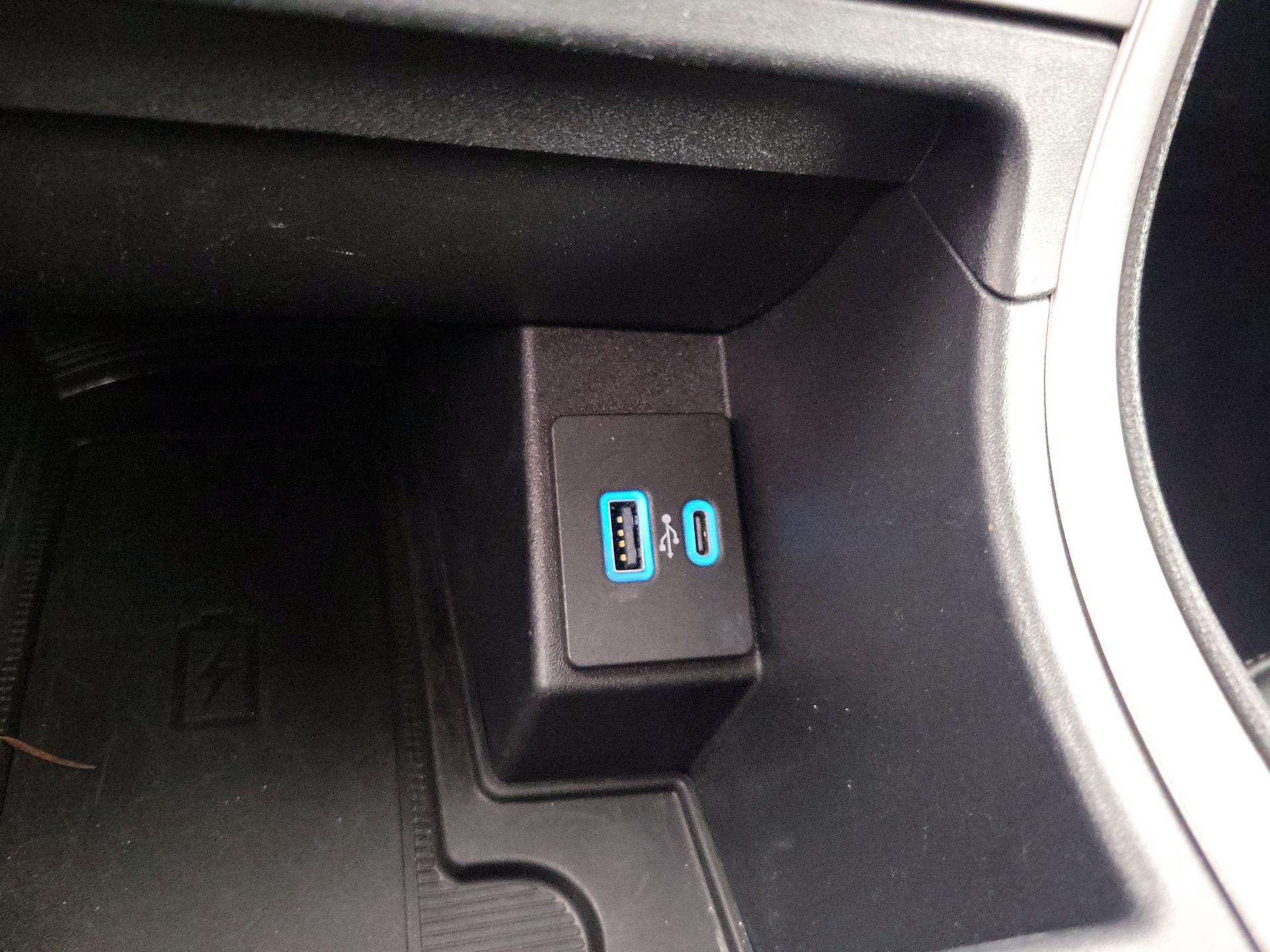 Thumbnail: 2021 Ford Edge - 18