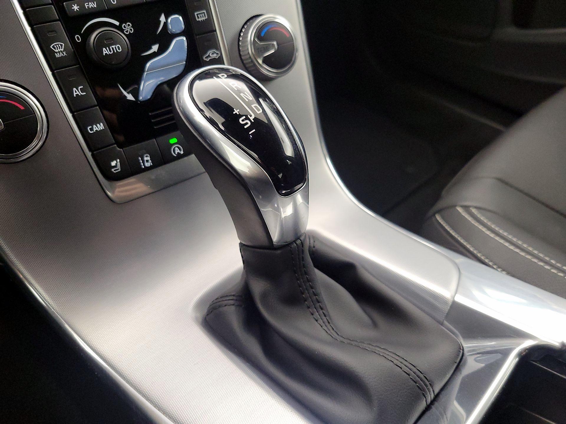 Thumbnail: 2018 Volvo S60 - 18