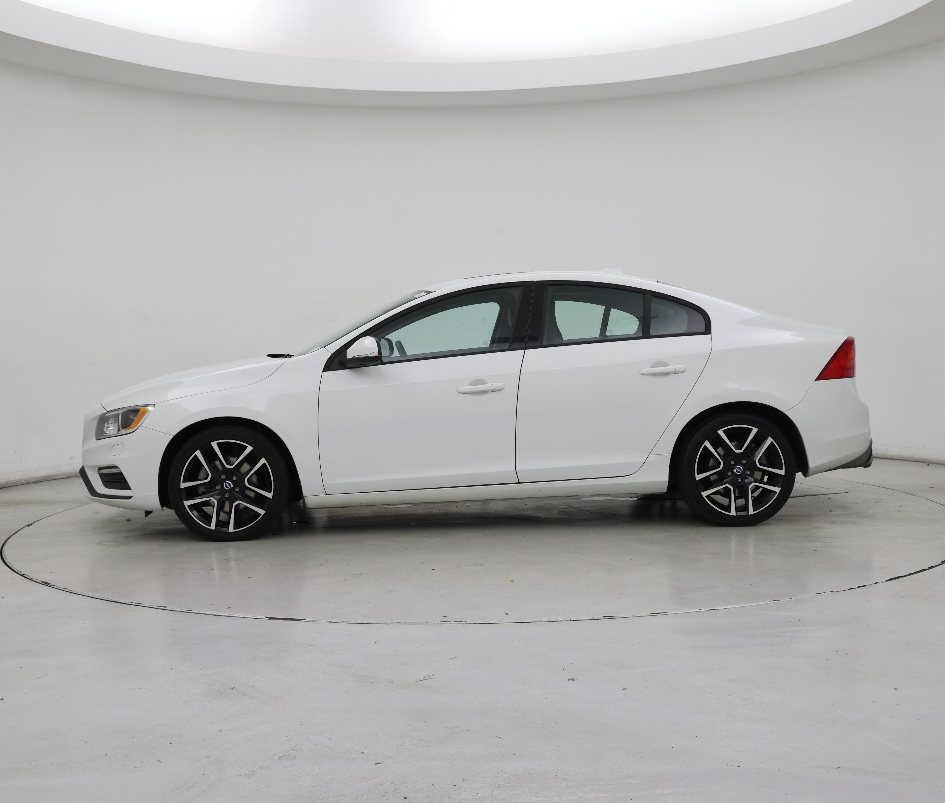 Thumbnail: 2018 Volvo S60 - 3