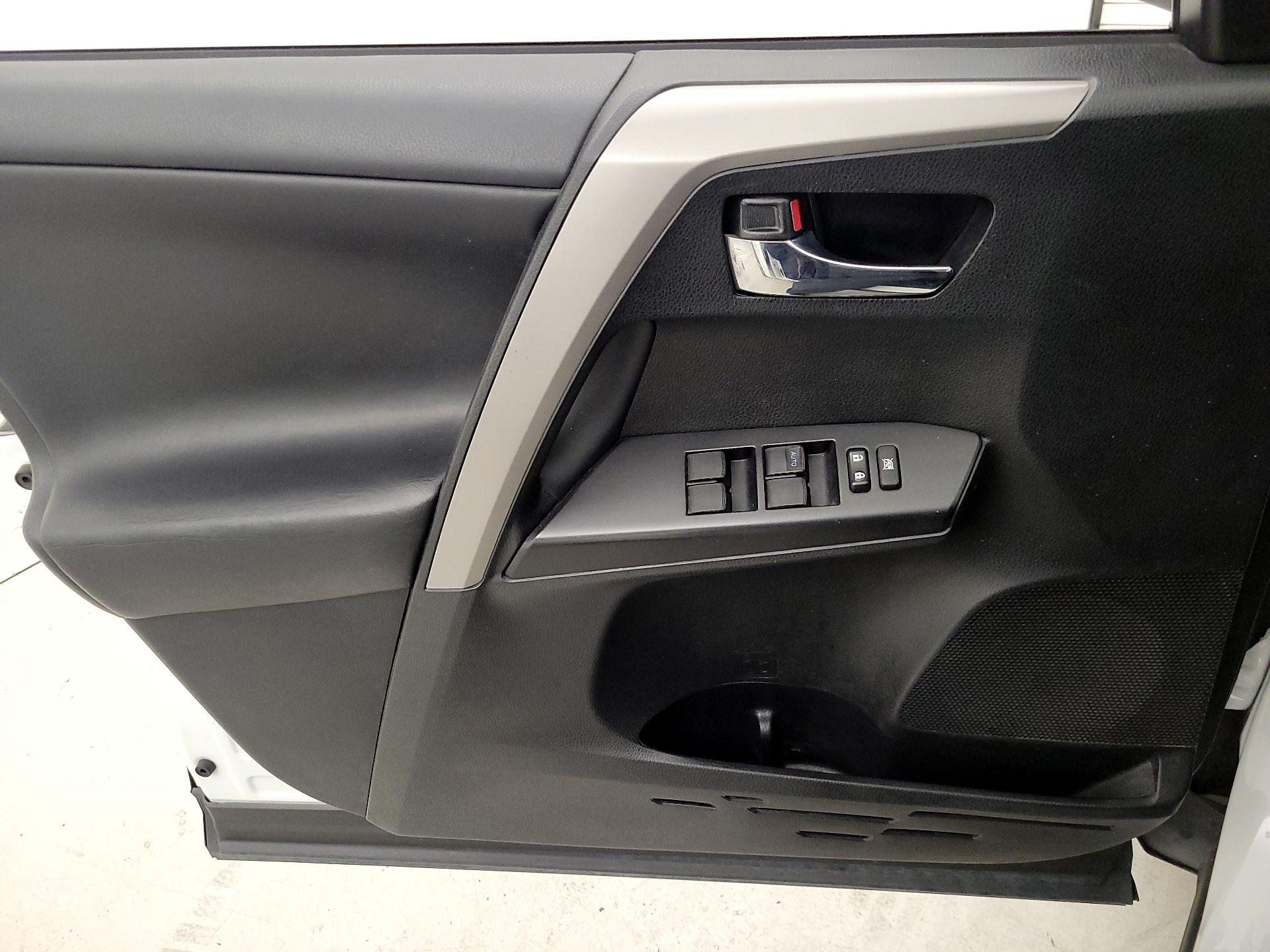 Thumbnail: 2018 Toyota RAV4 - 12