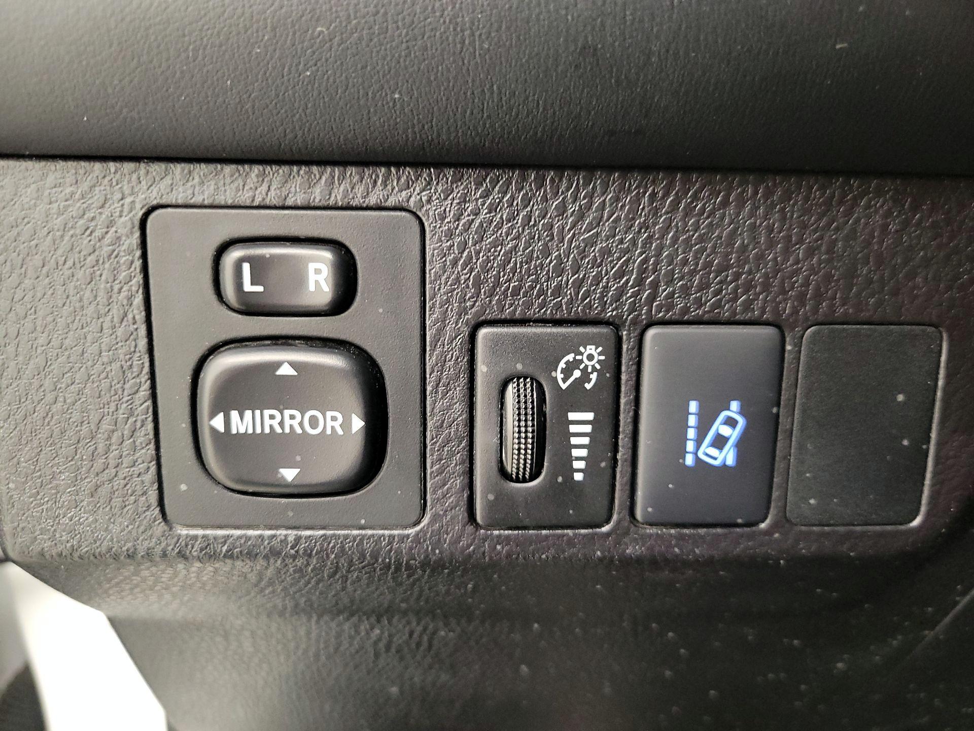 Thumbnail: 2018 Toyota RAV4 - 13