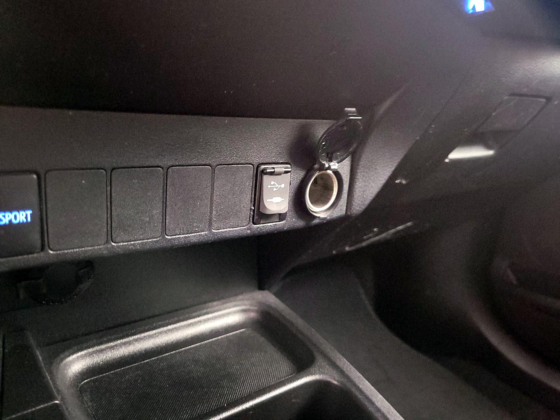 Thumbnail: 2018 Toyota RAV4 - 18