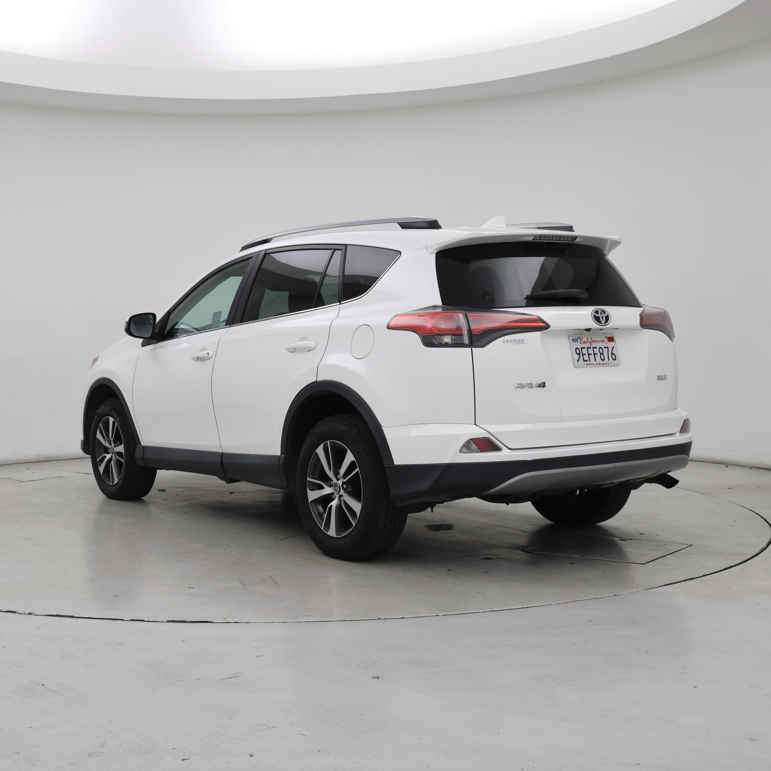 Thumbnail: 2018 Toyota RAV4 - 2