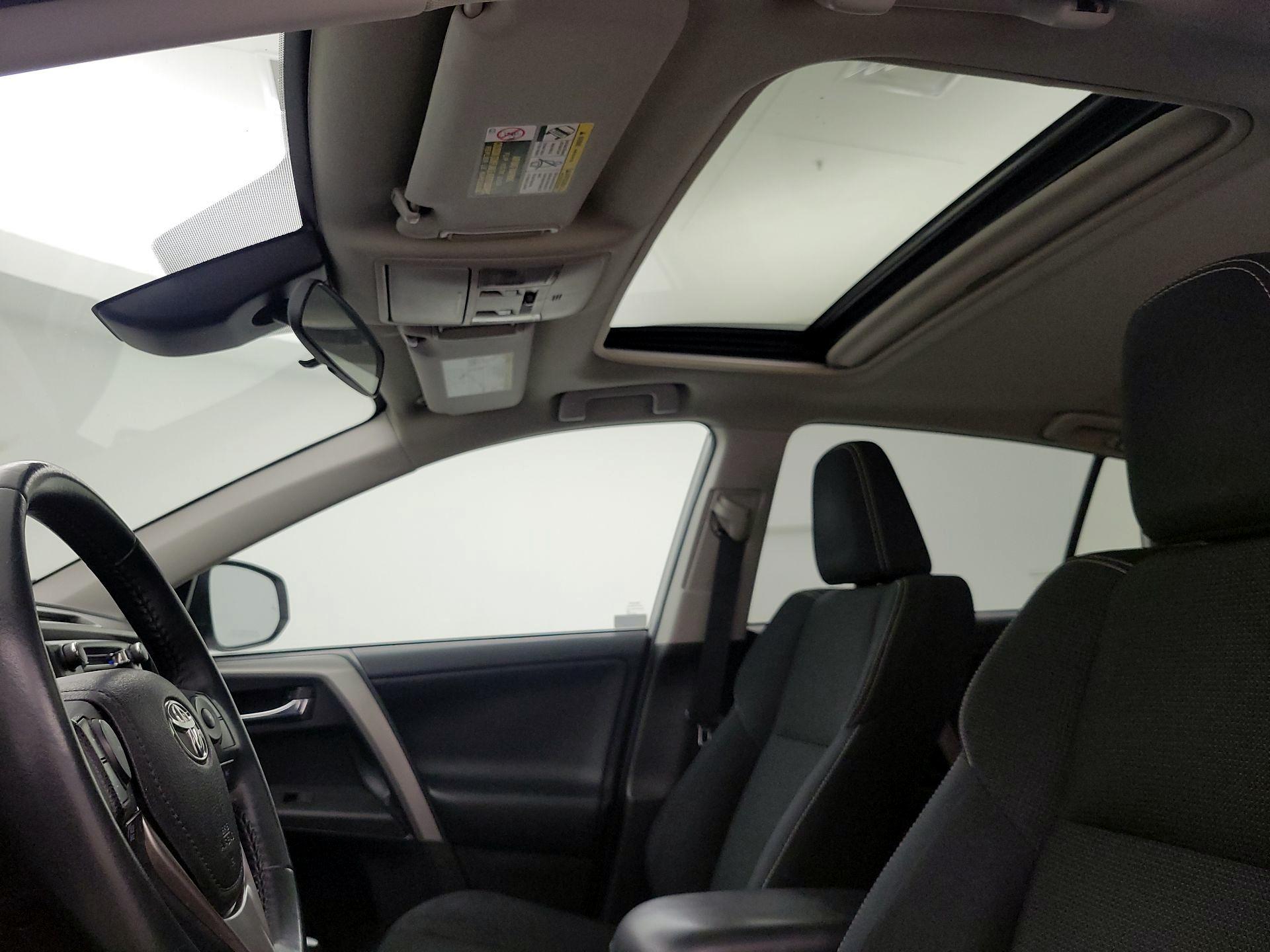 Thumbnail: 2018 Toyota RAV4 - 19