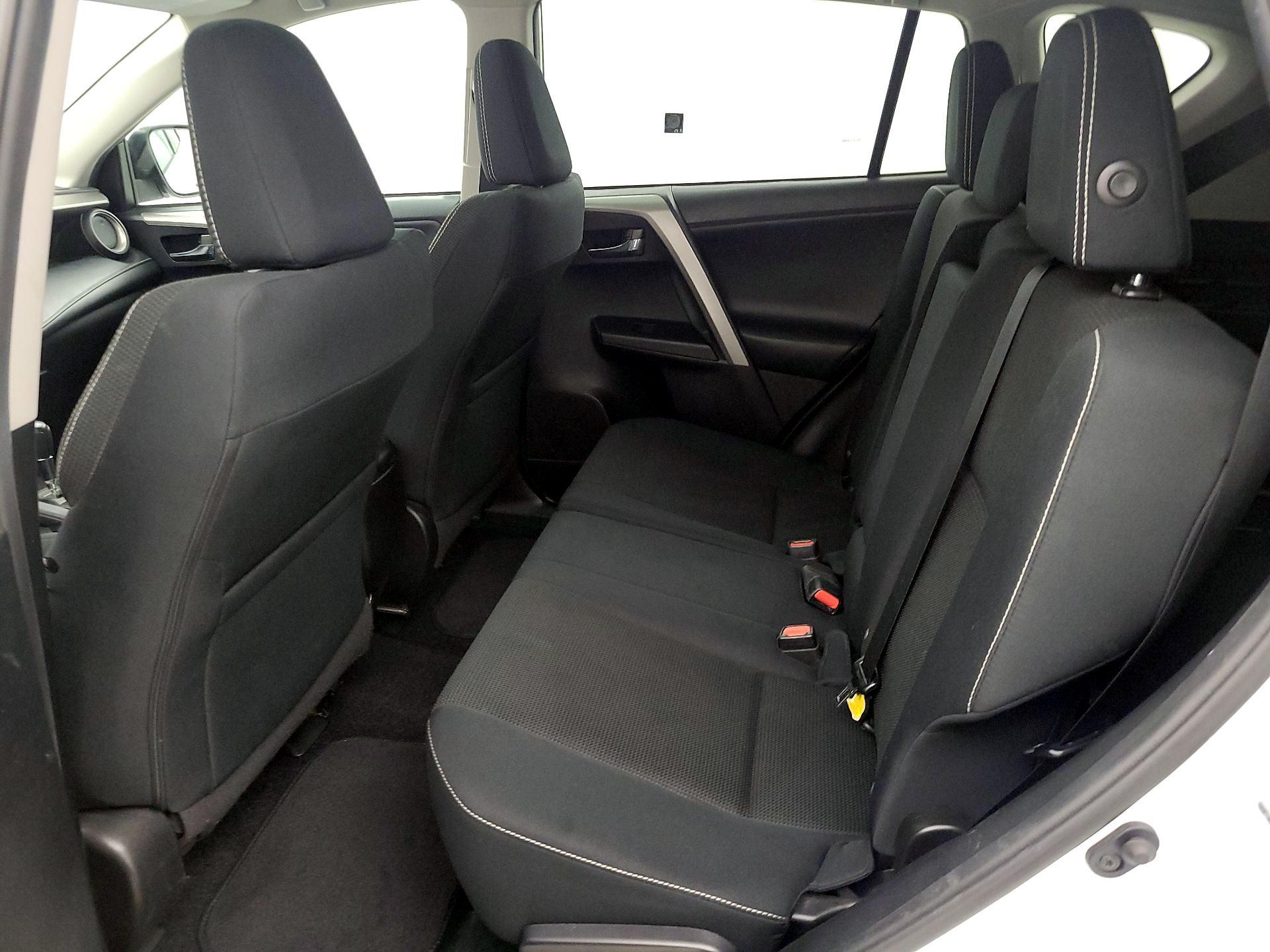 Thumbnail: 2018 Toyota RAV4 - 20