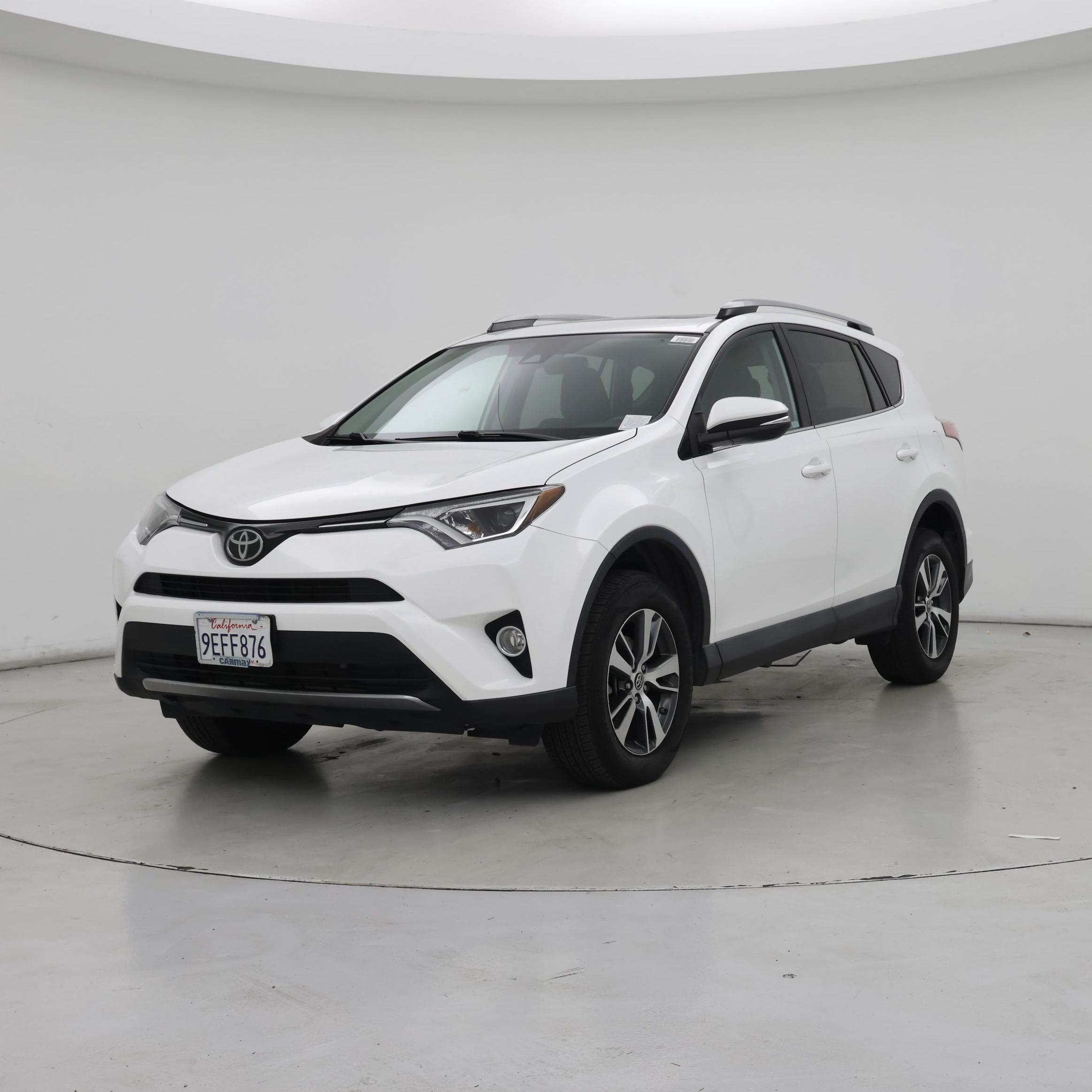Thumbnail: 2018 Toyota RAV4 - 4