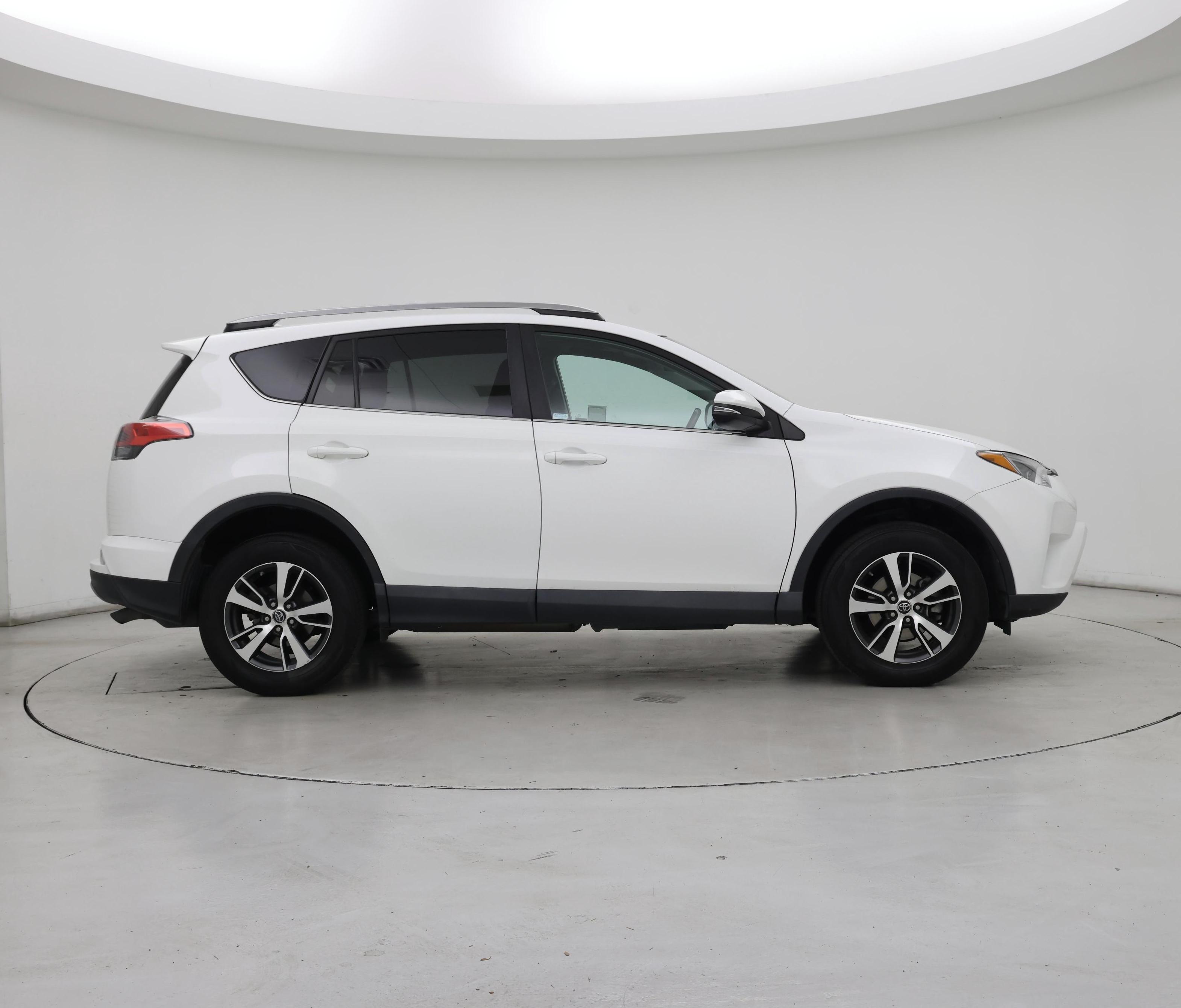 Thumbnail: 2018 Toyota RAV4 - 7