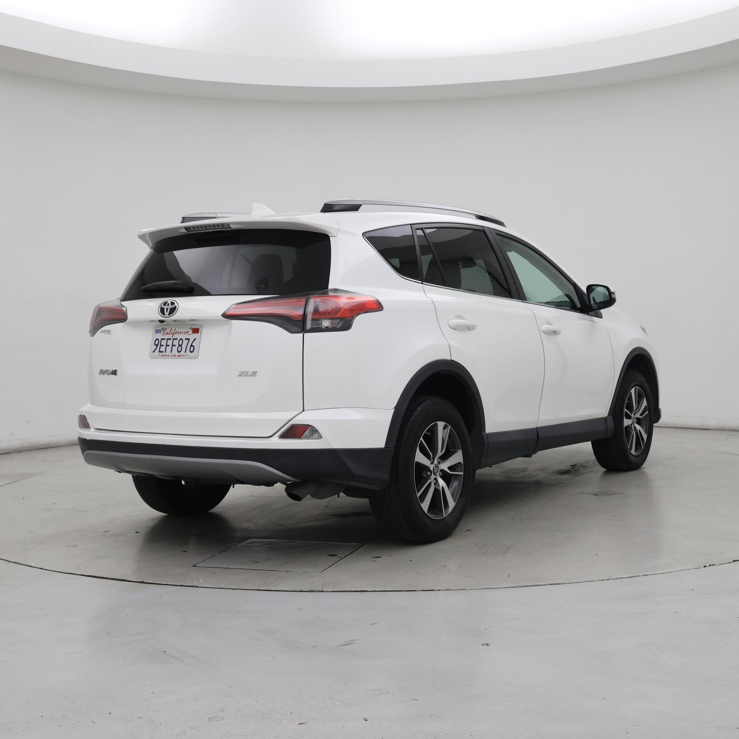 Thumbnail: 2018 Toyota RAV4 - 8
