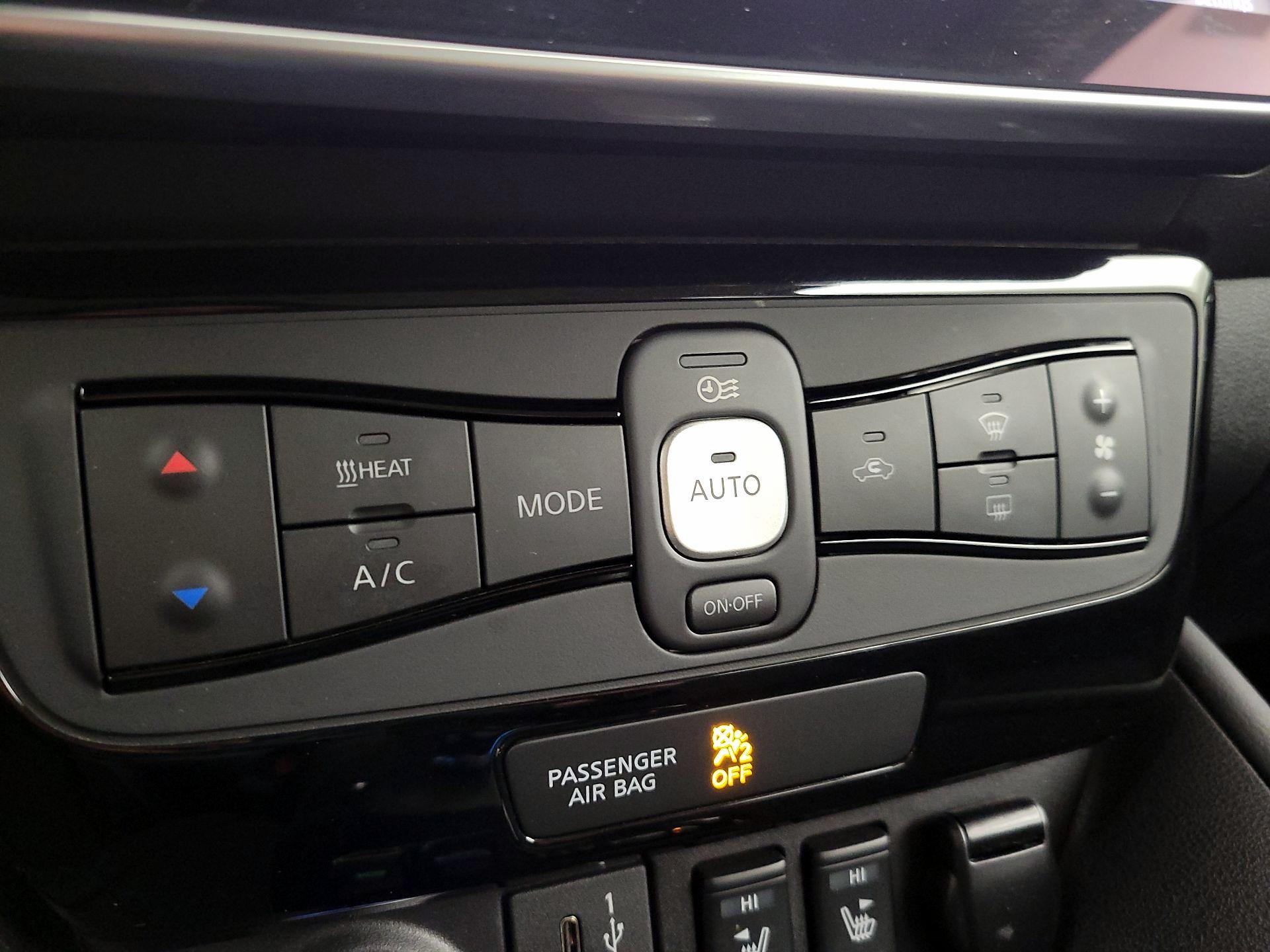 Thumbnail: 2022 Nissan Leaf - 17