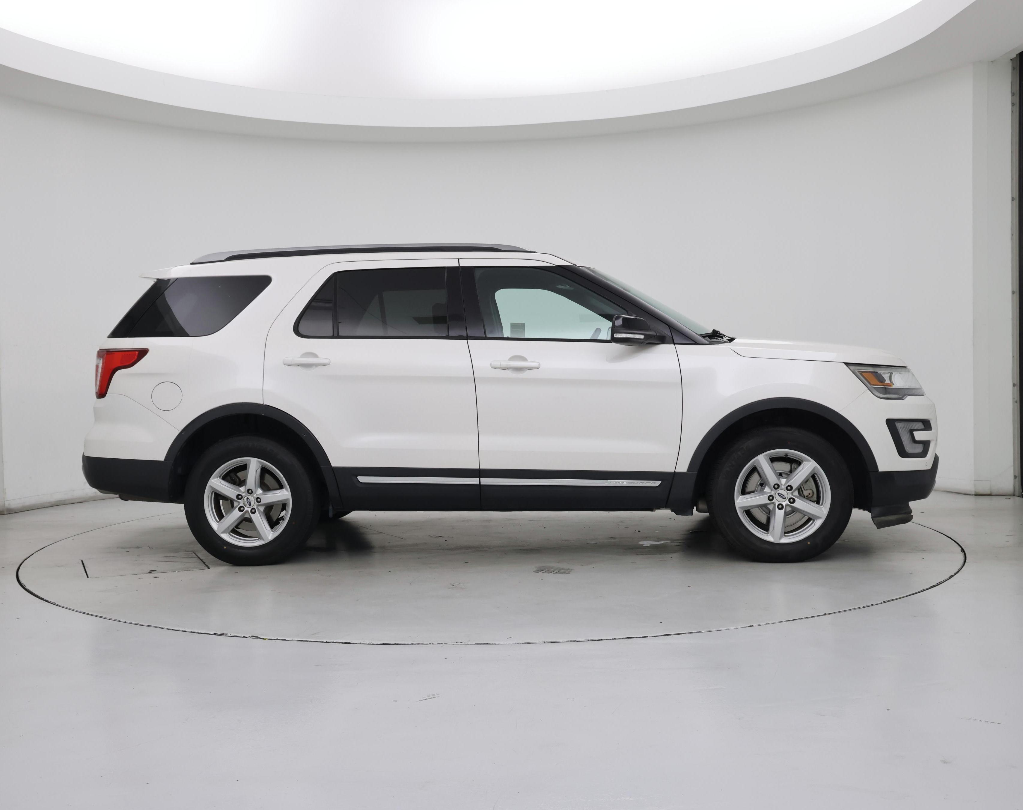 Thumbnail: 2017 Ford Explorer - 7