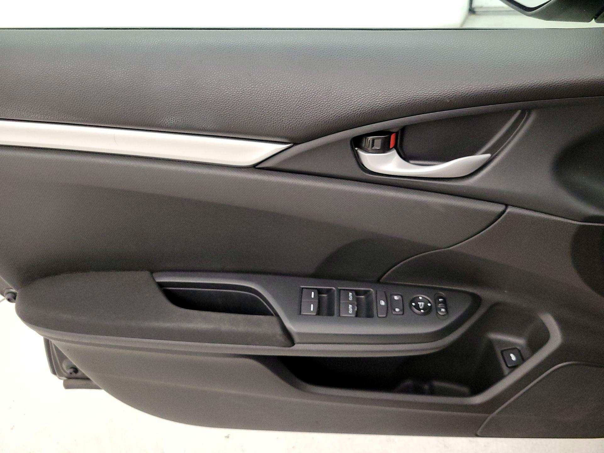 Thumbnail: 2016 Honda Civic - 12