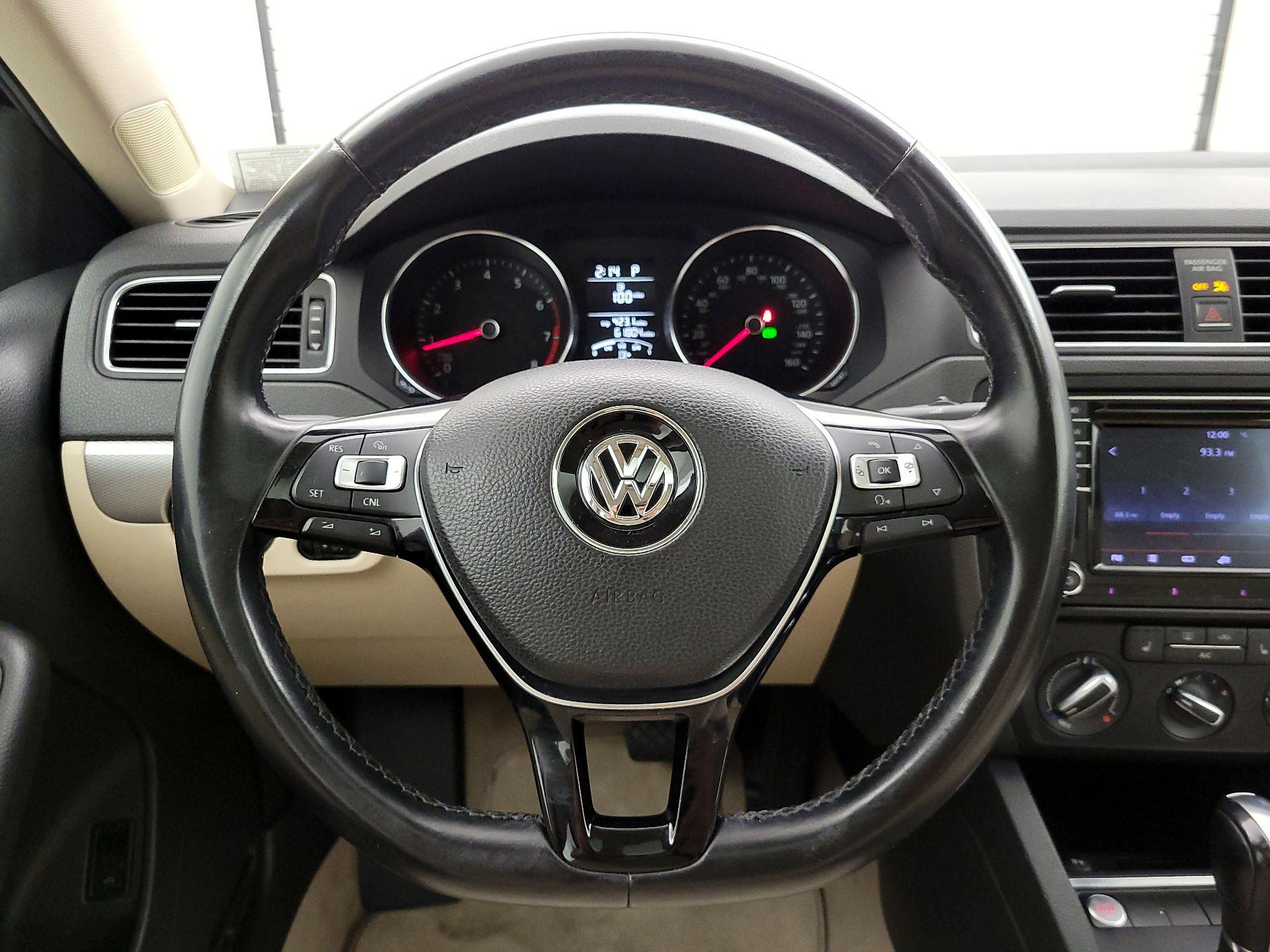 Thumbnail: 2016 Volkswagen Jetta - 10