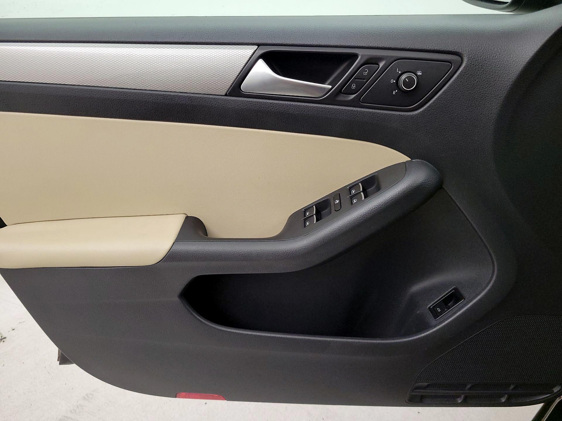 Thumbnail: 2016 Volkswagen Jetta - 12