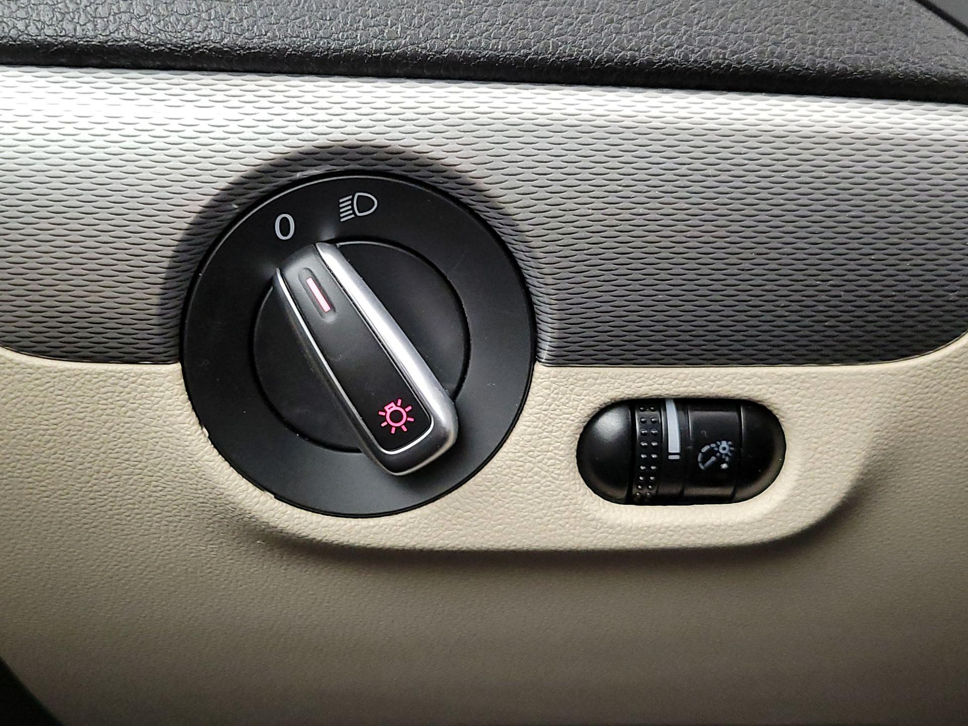 Thumbnail: 2016 Volkswagen Jetta - 13