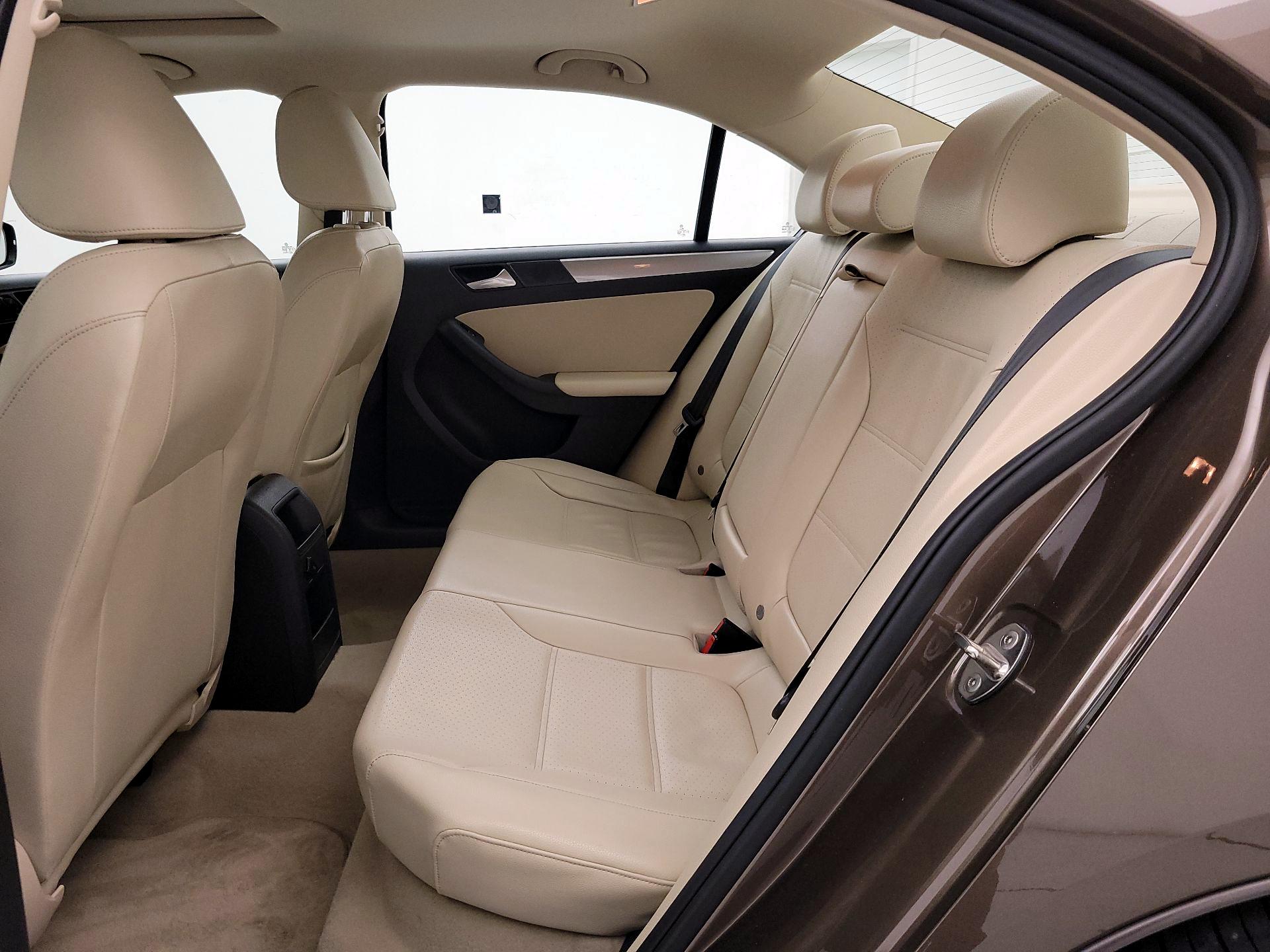 Thumbnail: 2016 Volkswagen Jetta - 19