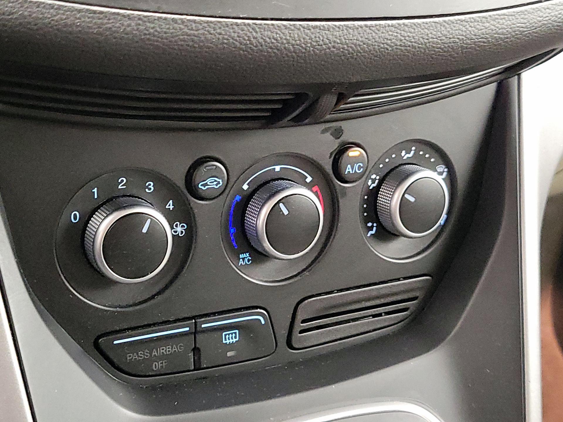 Thumbnail: 2014 Ford Escape - 16