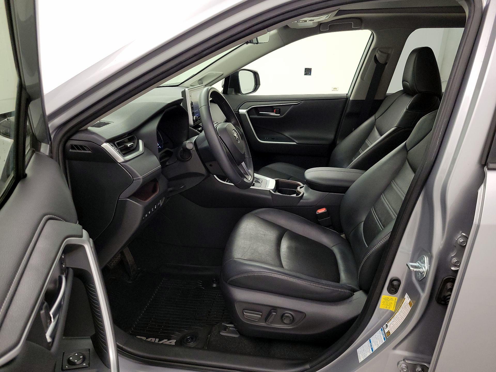 Thumbnail: 2020 Toyota RAV4 - 11