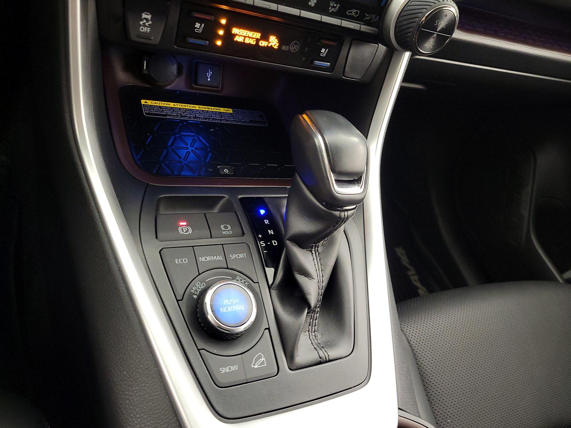 Thumbnail: 2020 Toyota RAV4 - 18