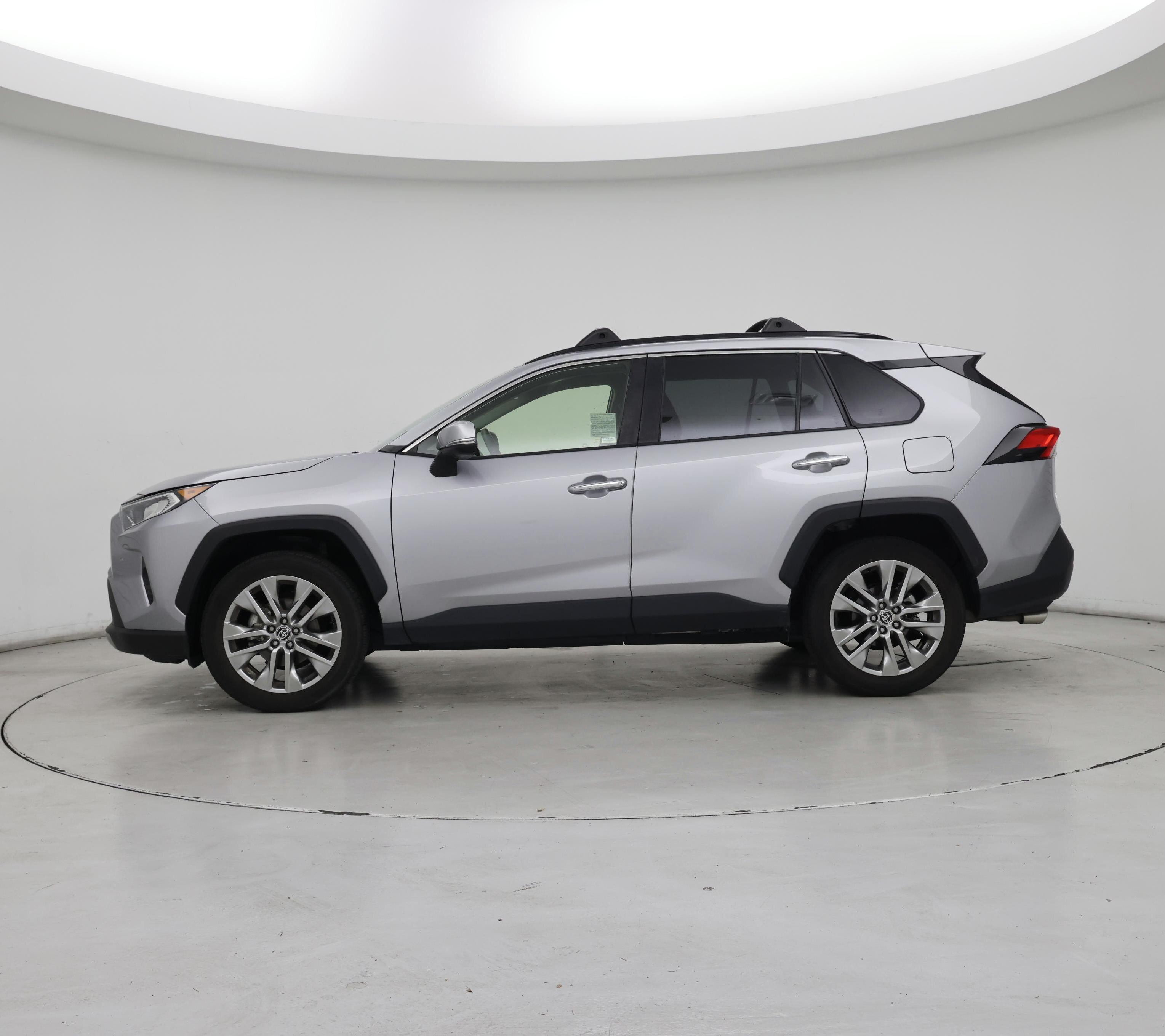 Thumbnail: 2020 Toyota RAV4 - 3