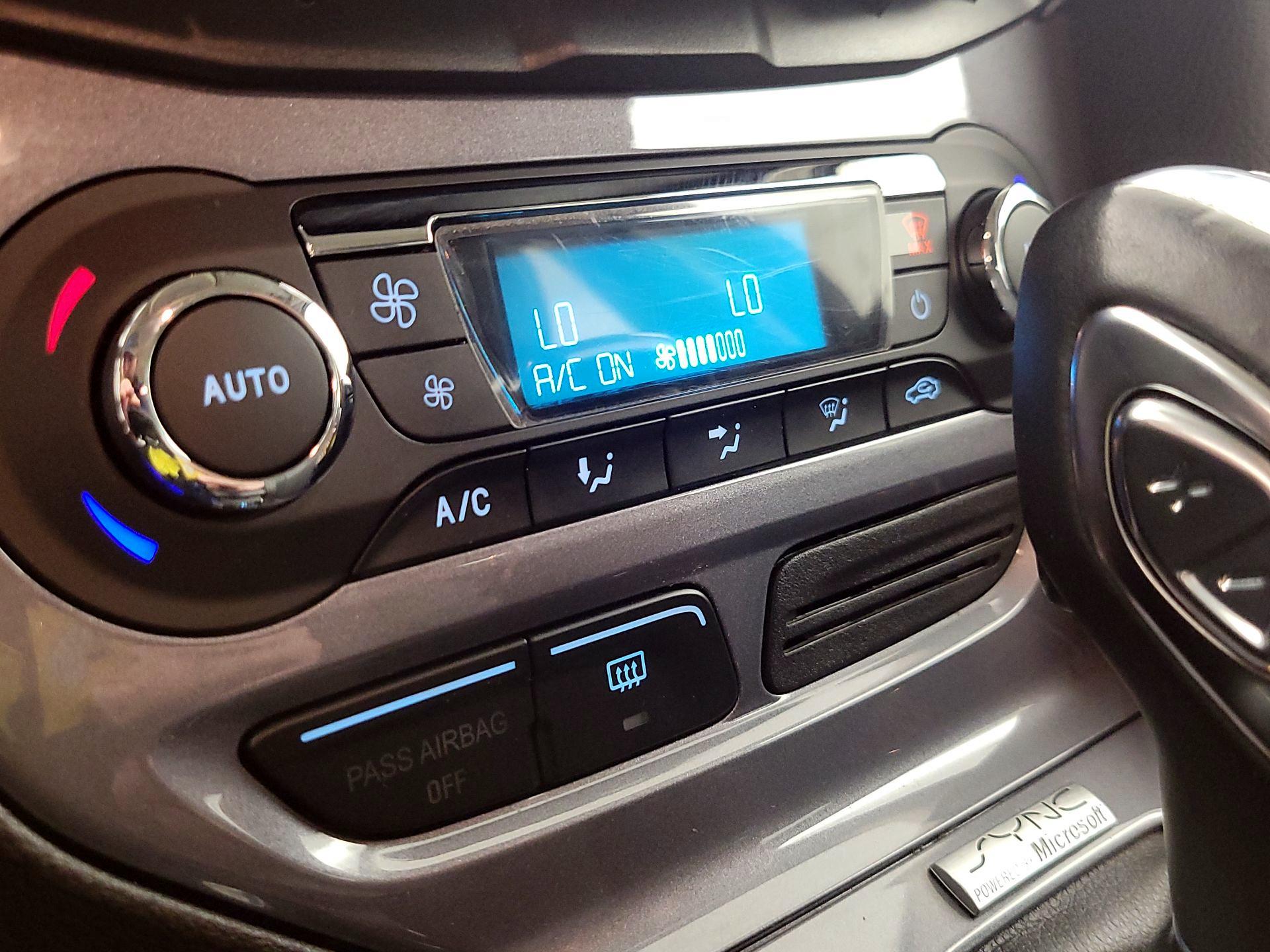 Thumbnail: 2014 Ford Focus - 17