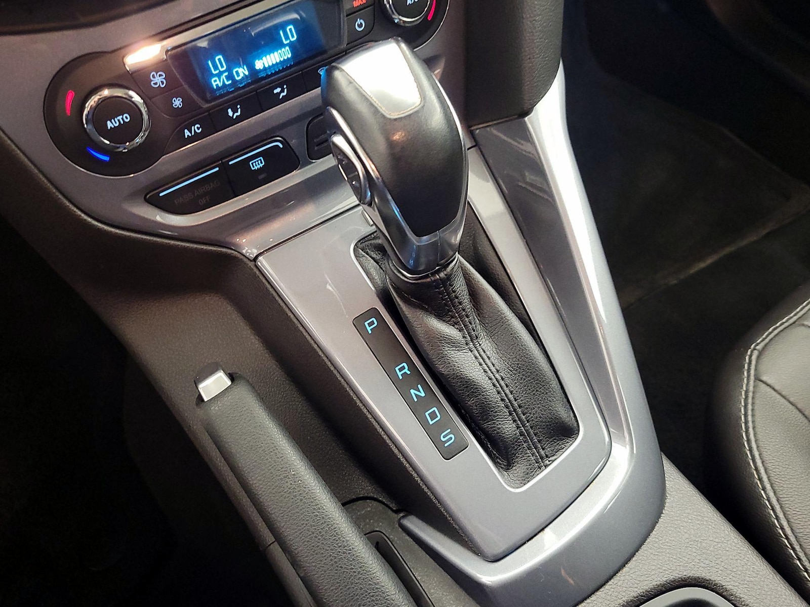 2014 Ford Focus Titanium - Photo 19