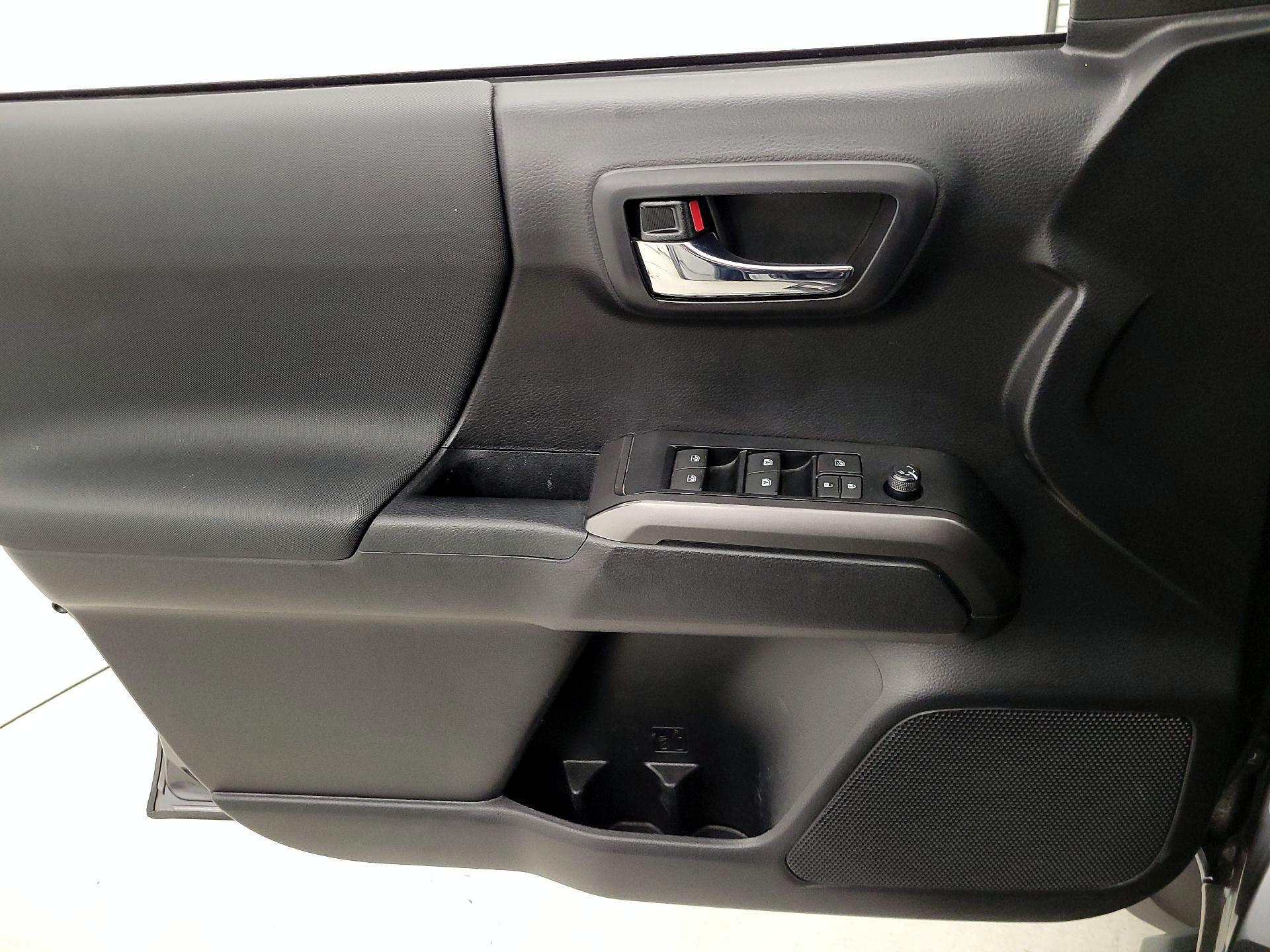 Thumbnail: 2021 Toyota Tacoma - 12