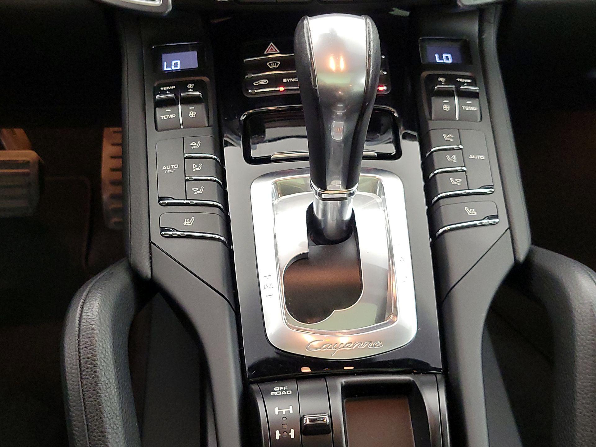 Thumbnail: 2018 Porsche Cayenne - 18