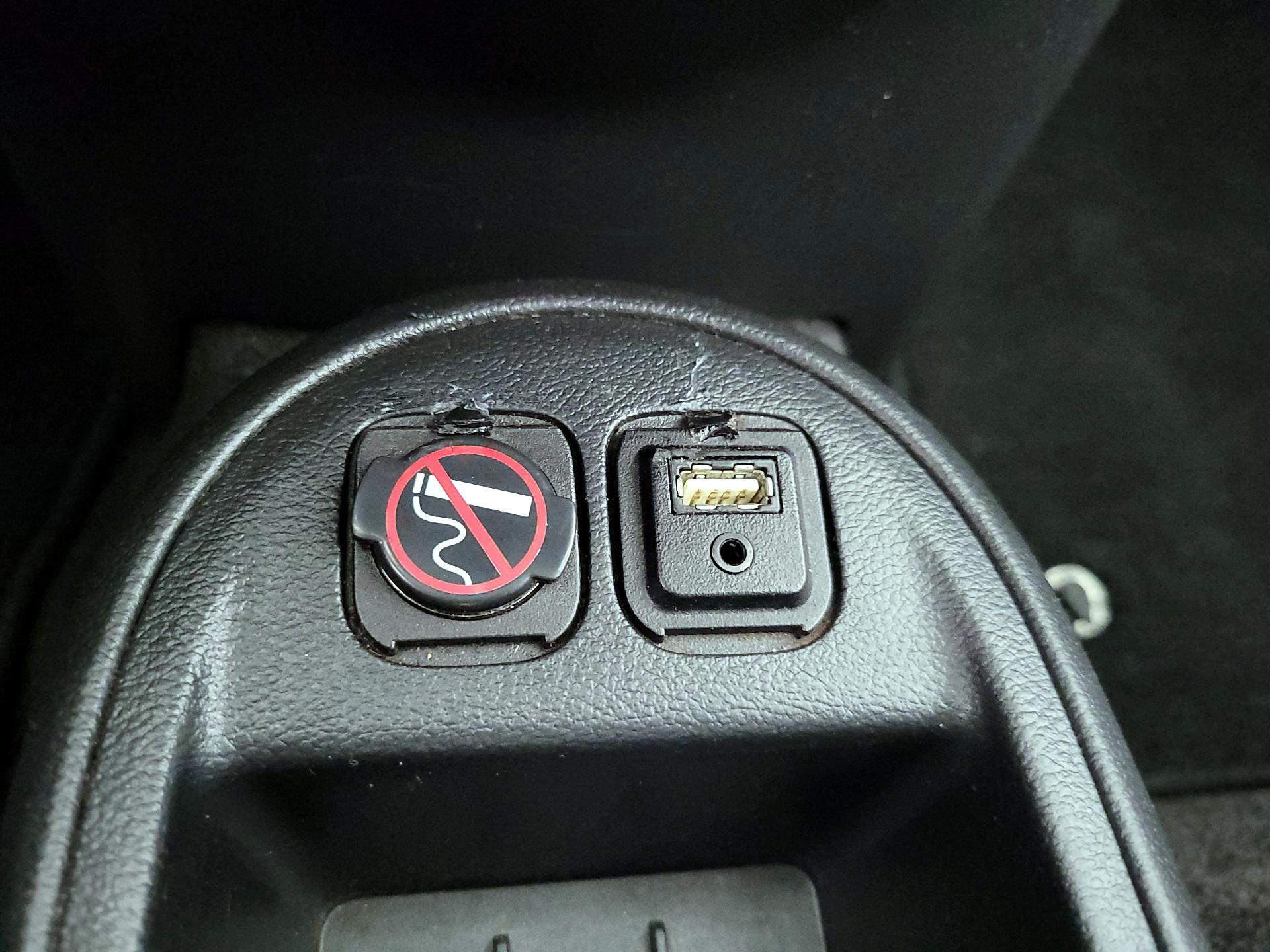 Thumbnail: 2014 Mazda Mazda2 - 17