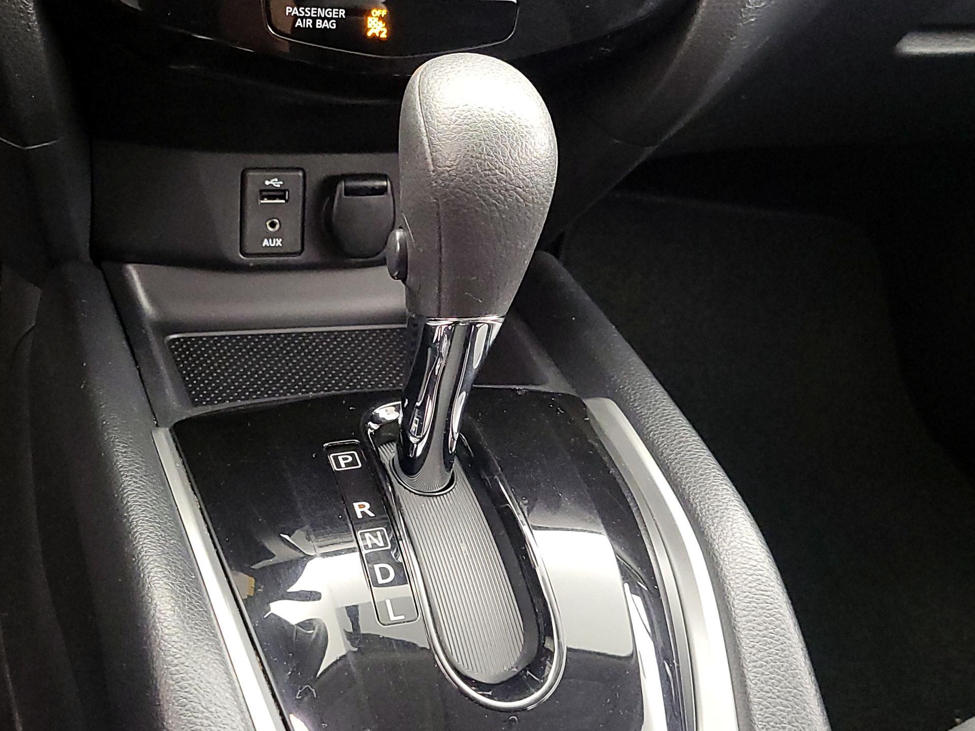 Thumbnail: 2016 Nissan Rogue - 17