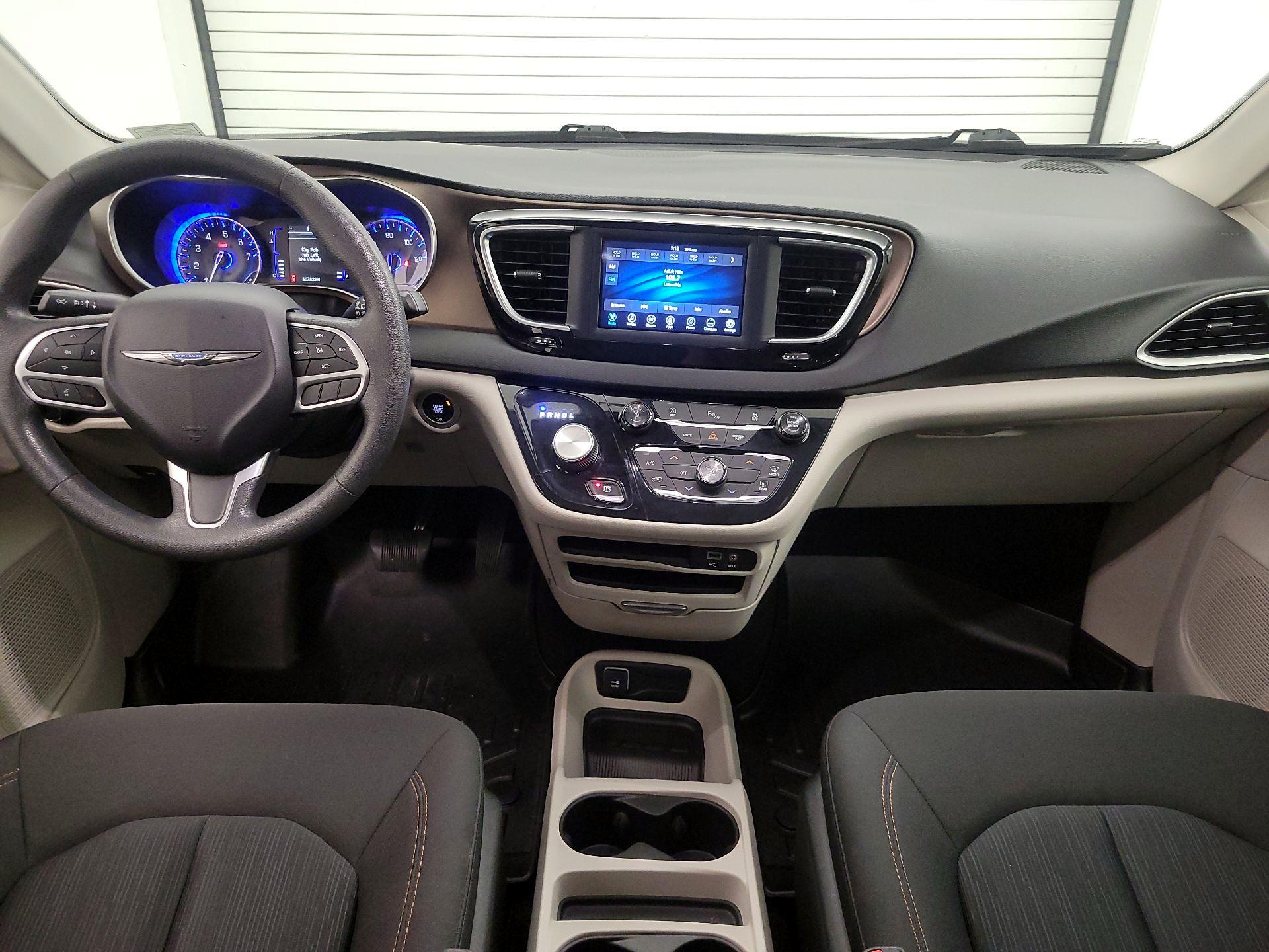 Thumbnail: 2018 Chrysler Pacifica - 9