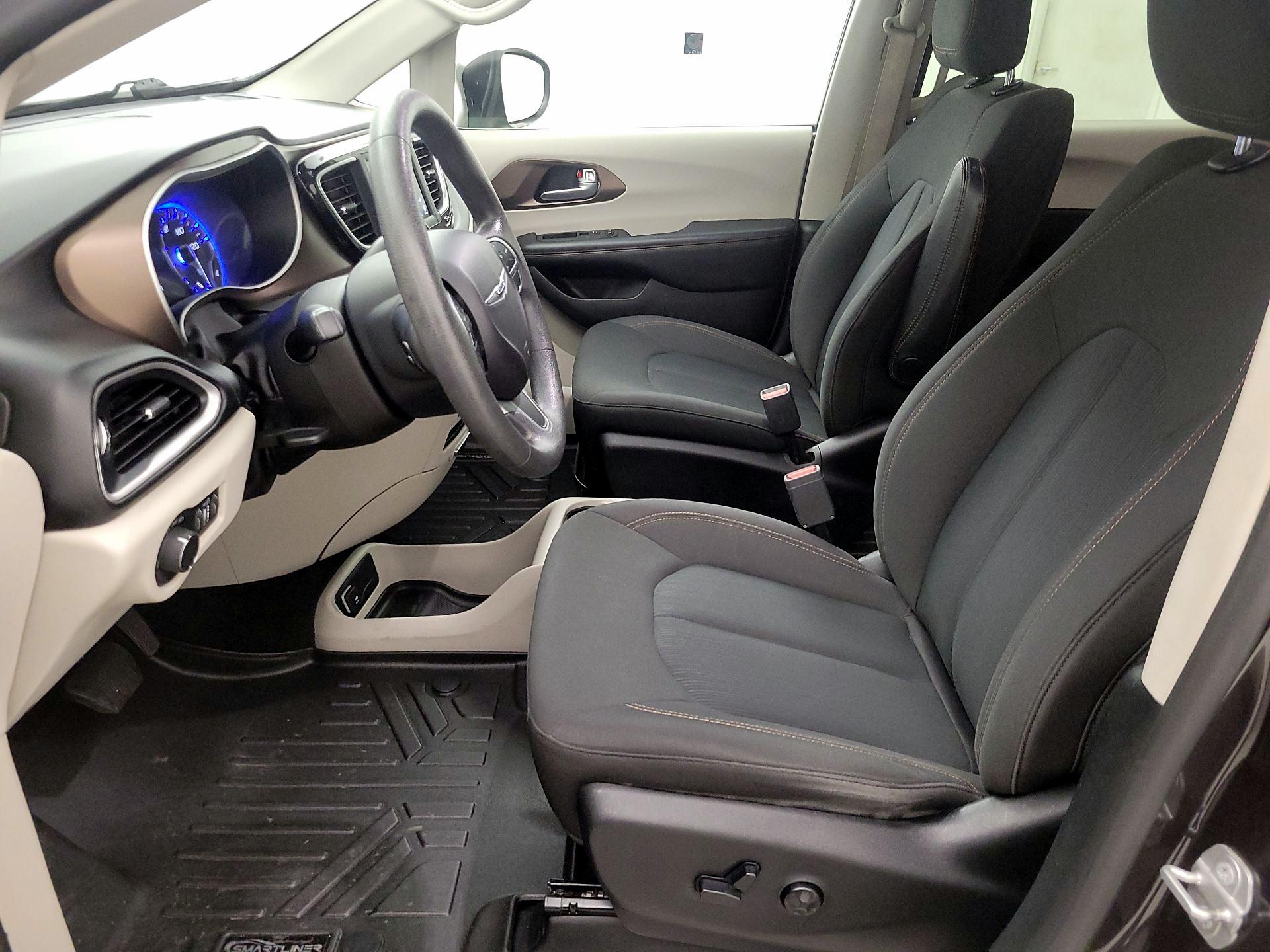 Thumbnail: 2018 Chrysler Pacifica - 11