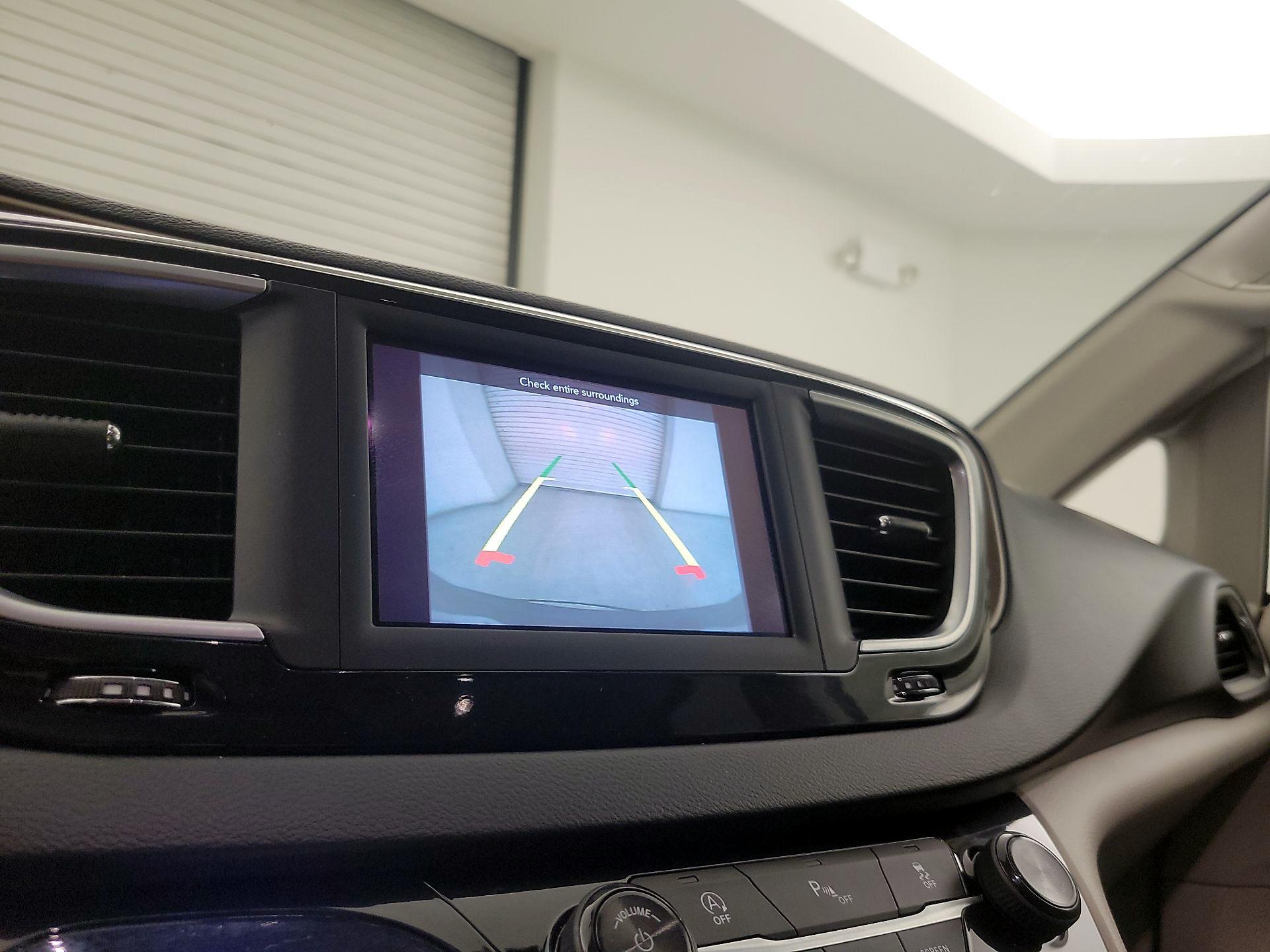 Thumbnail: 2018 Chrysler Pacifica - 14