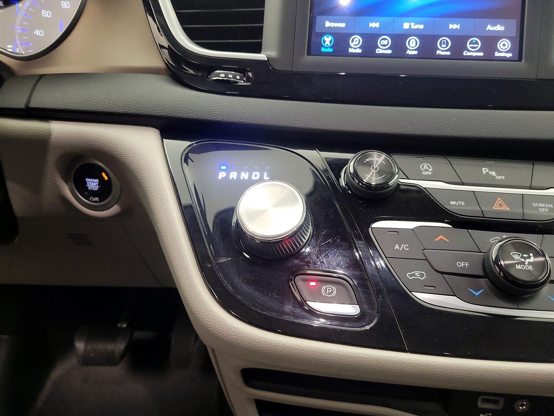 Thumbnail: 2018 Chrysler Pacifica - 17