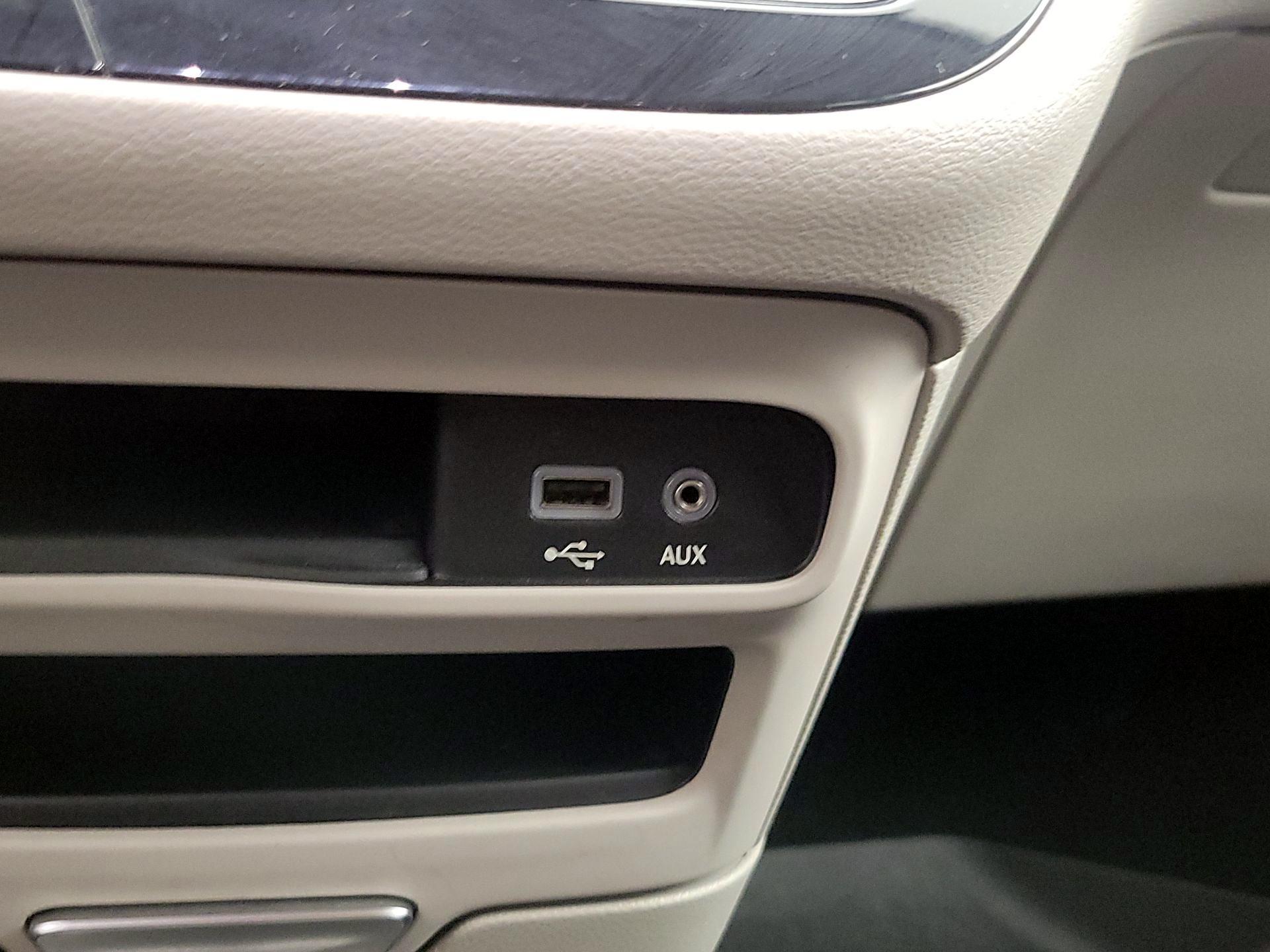 Thumbnail: 2018 Chrysler Pacifica - 18