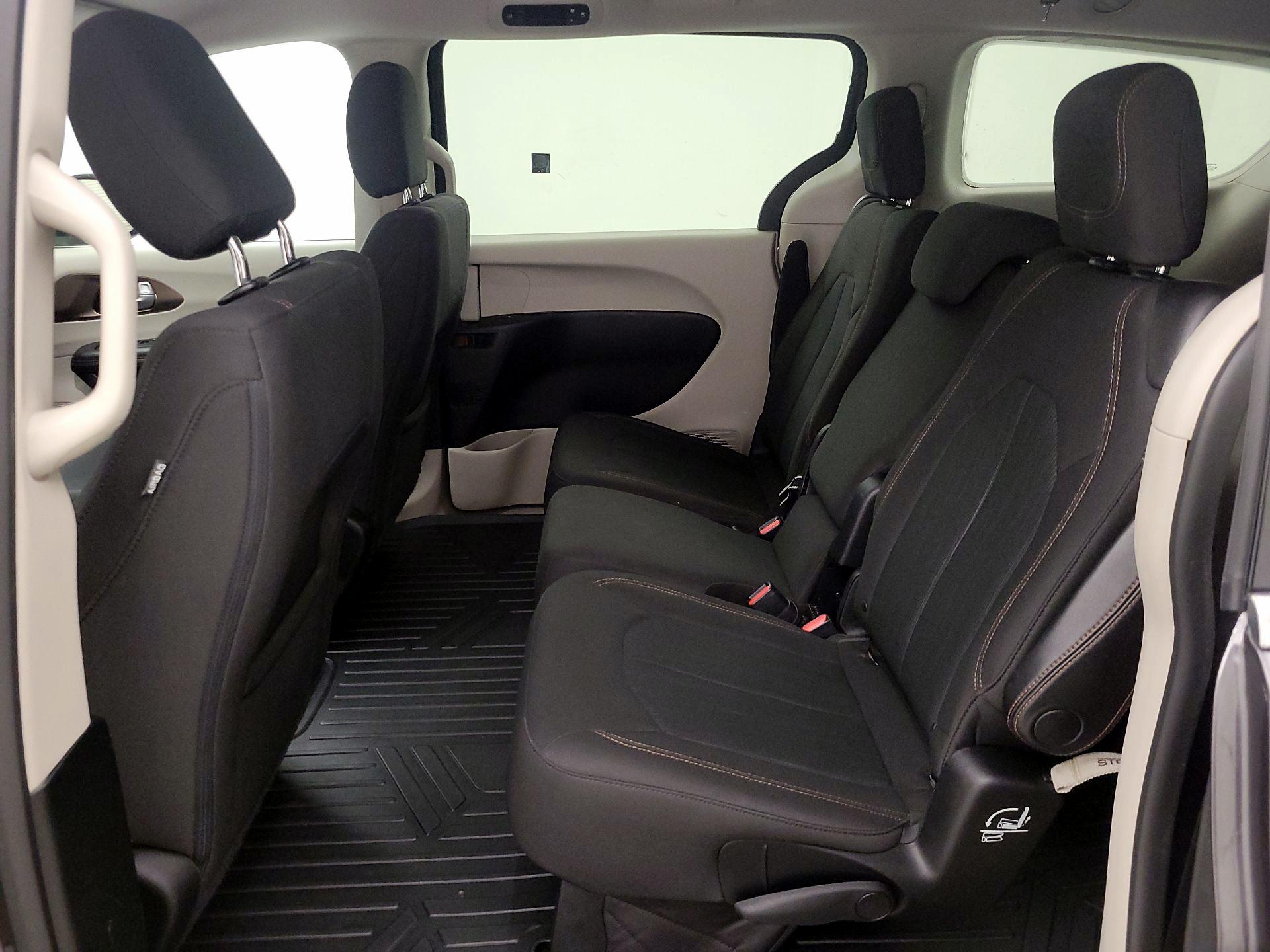 Thumbnail: 2018 Chrysler Pacifica - 19