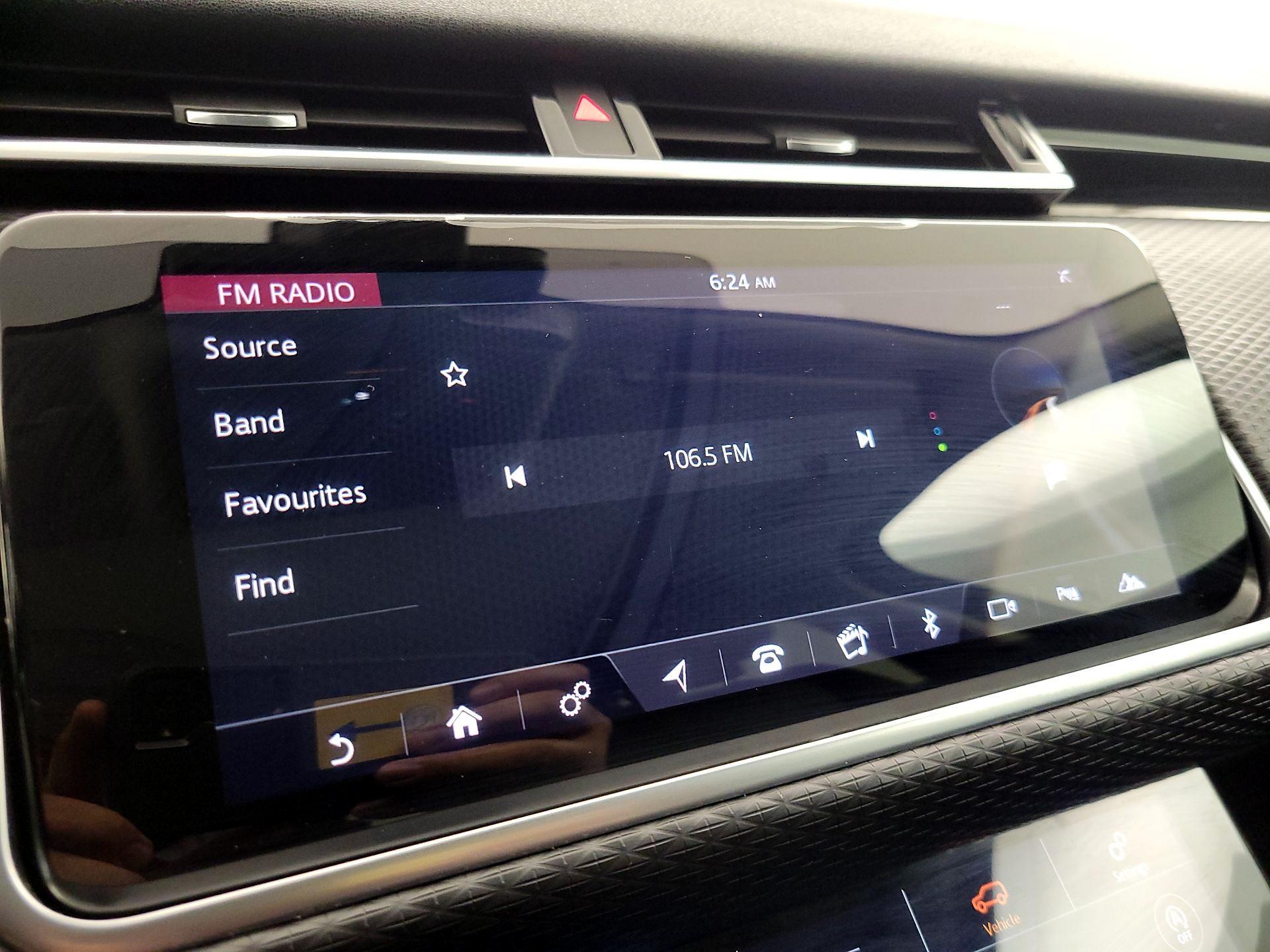 Thumbnail: 2018 Land Rover Range Rover Velar - 16