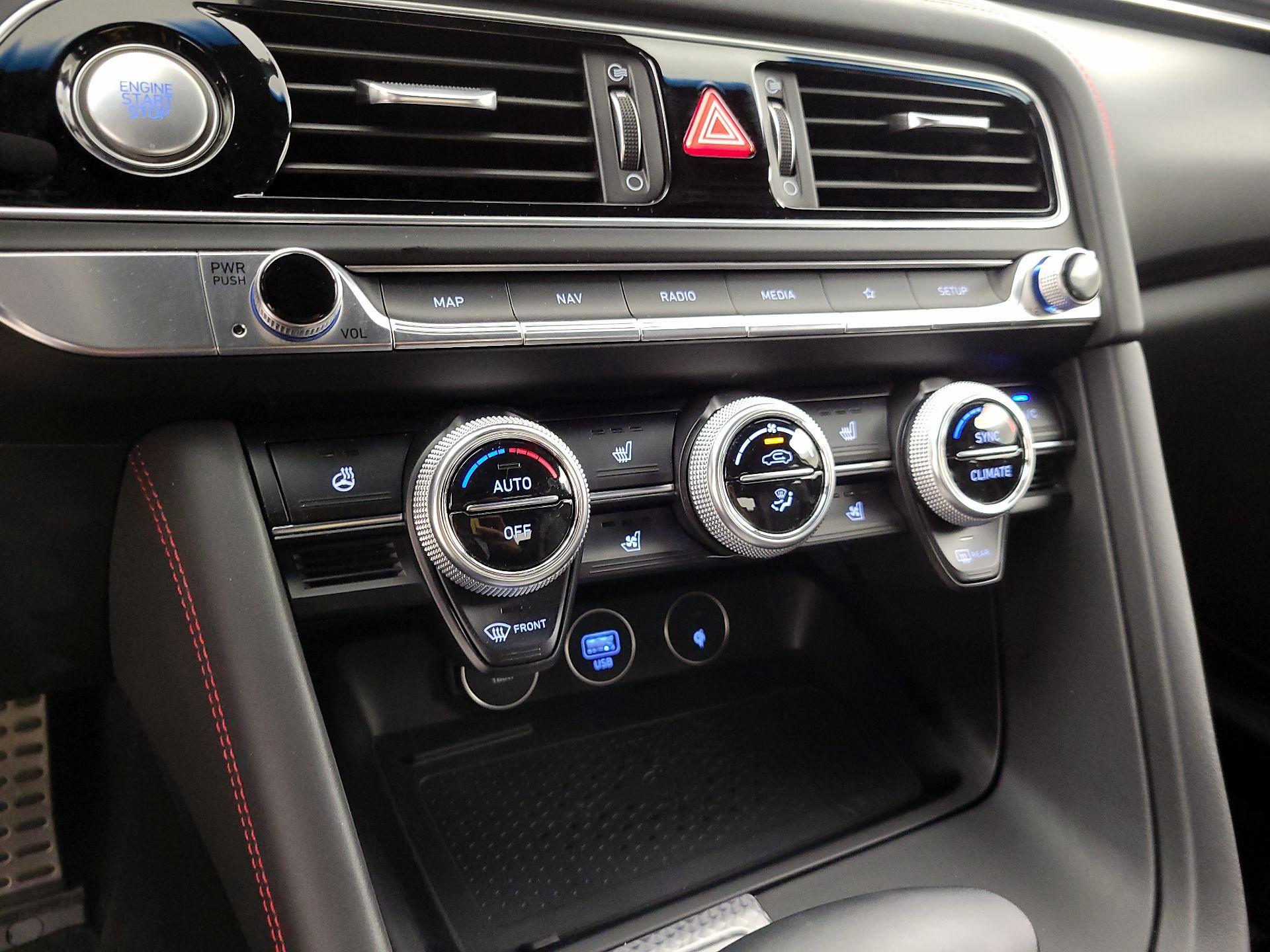 Thumbnail: 2022 Genesis G70 - 17