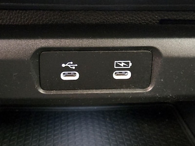 USB/AUX Ports