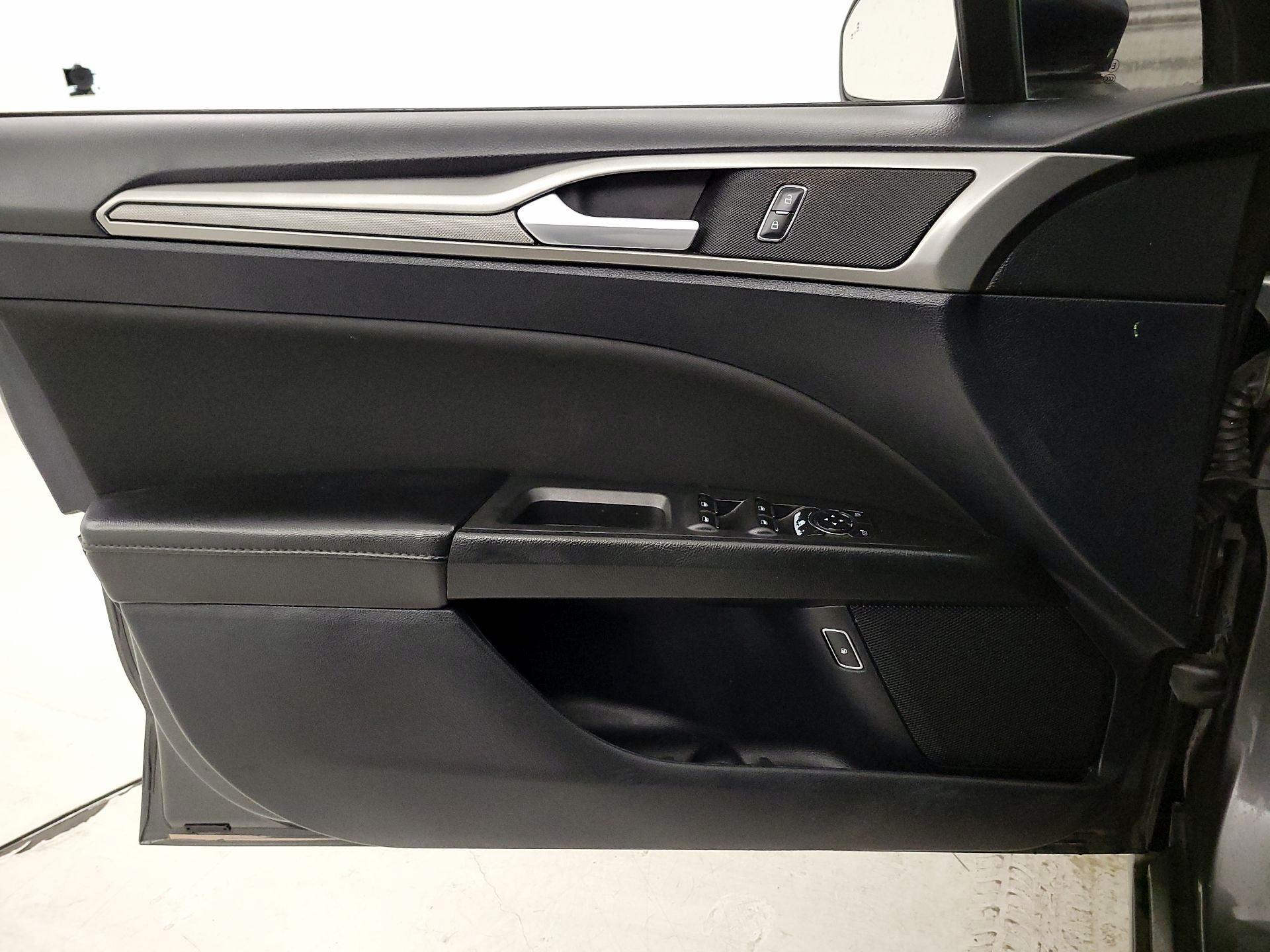 Thumbnail: 2020 Ford Fusion - 12