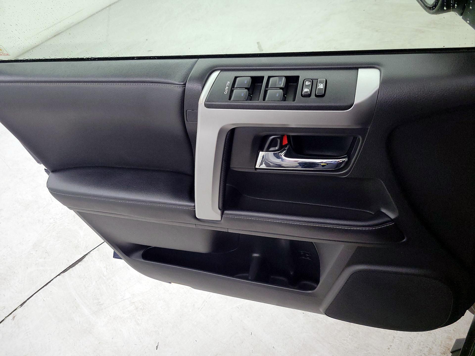 Thumbnail: 2020 Toyota 4Runner - 12