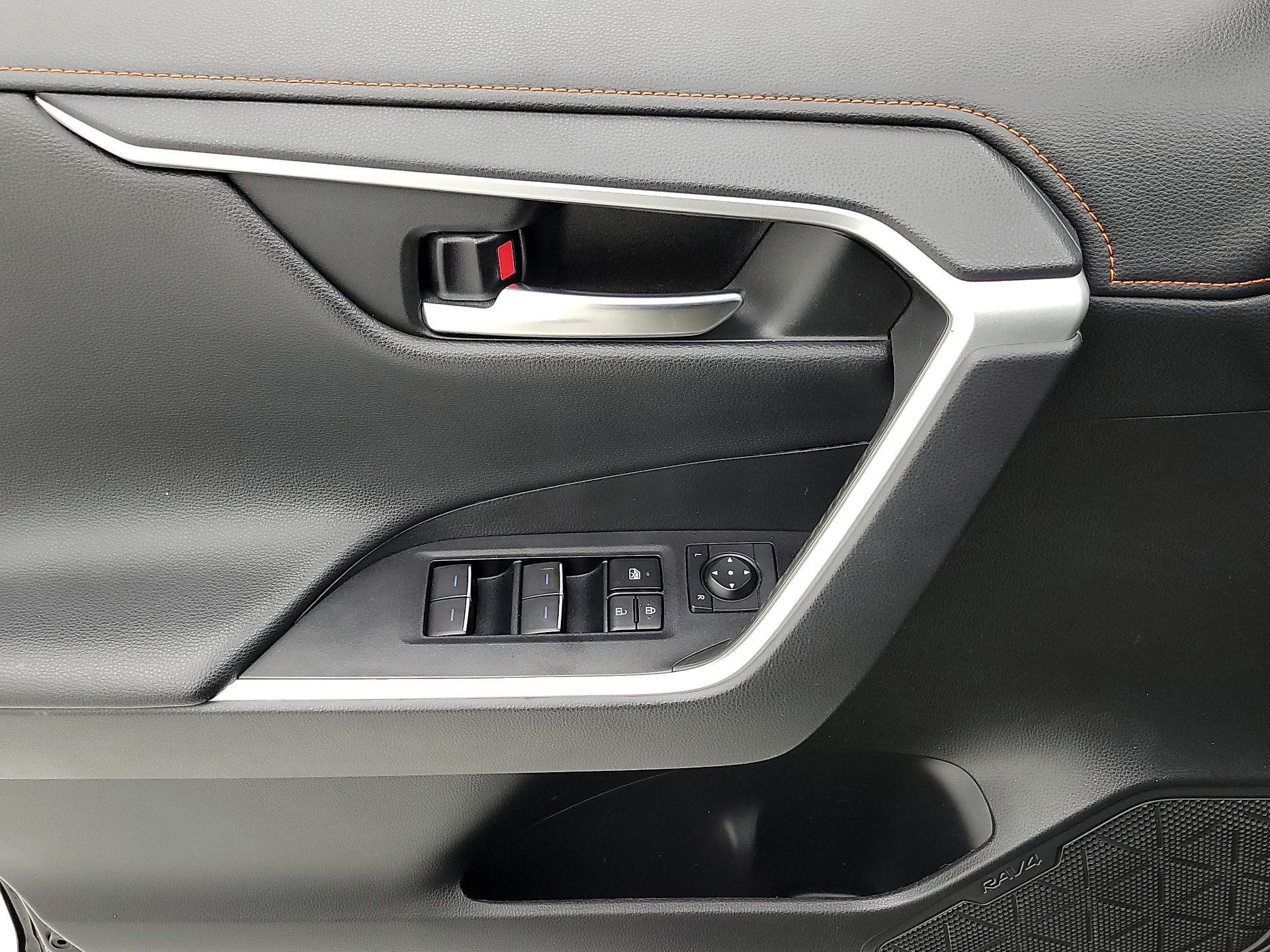 Thumbnail: 2022 Toyota RAV4 - 12