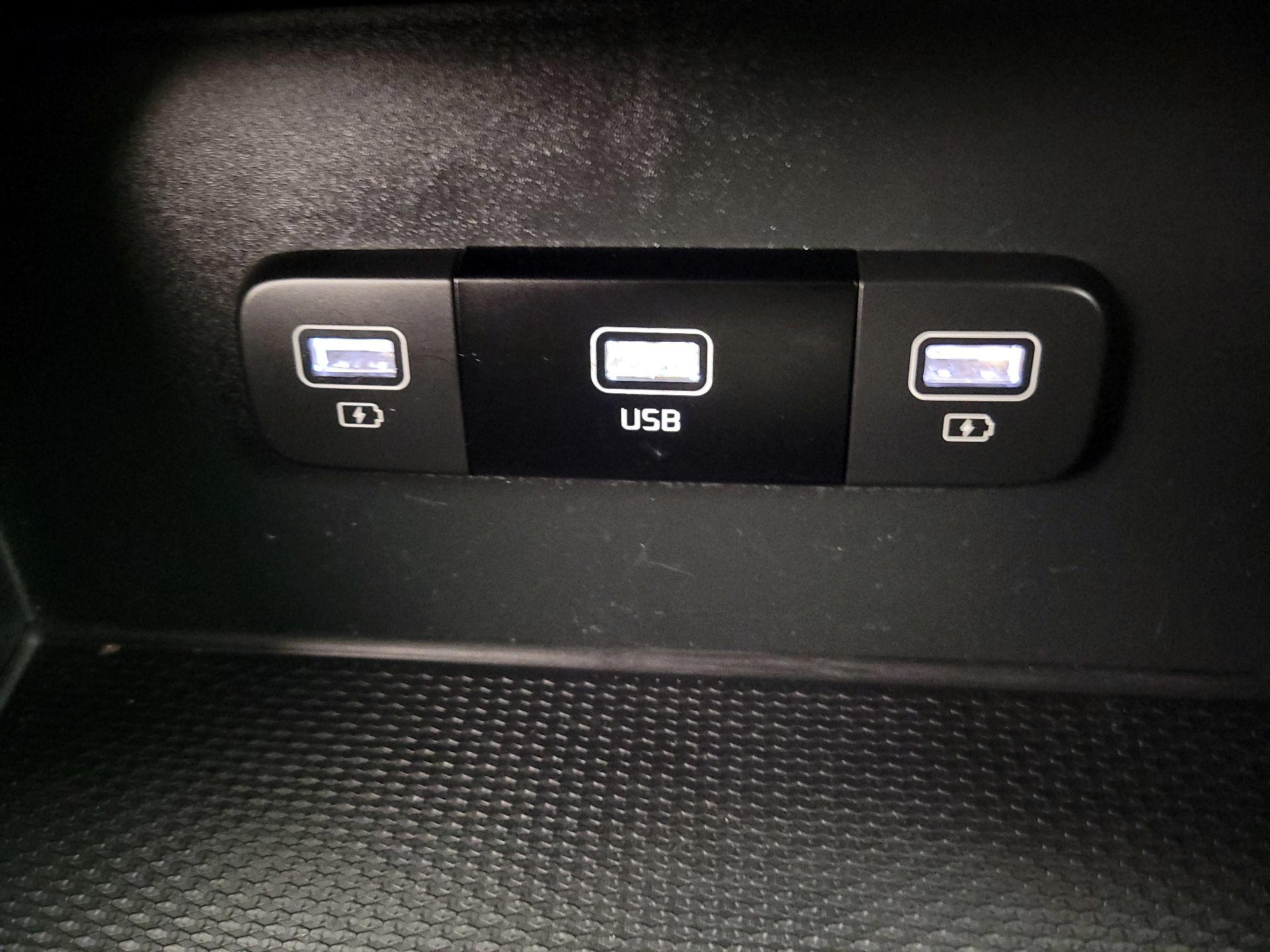 Thumbnail: 2024 Kia Carnival - 18