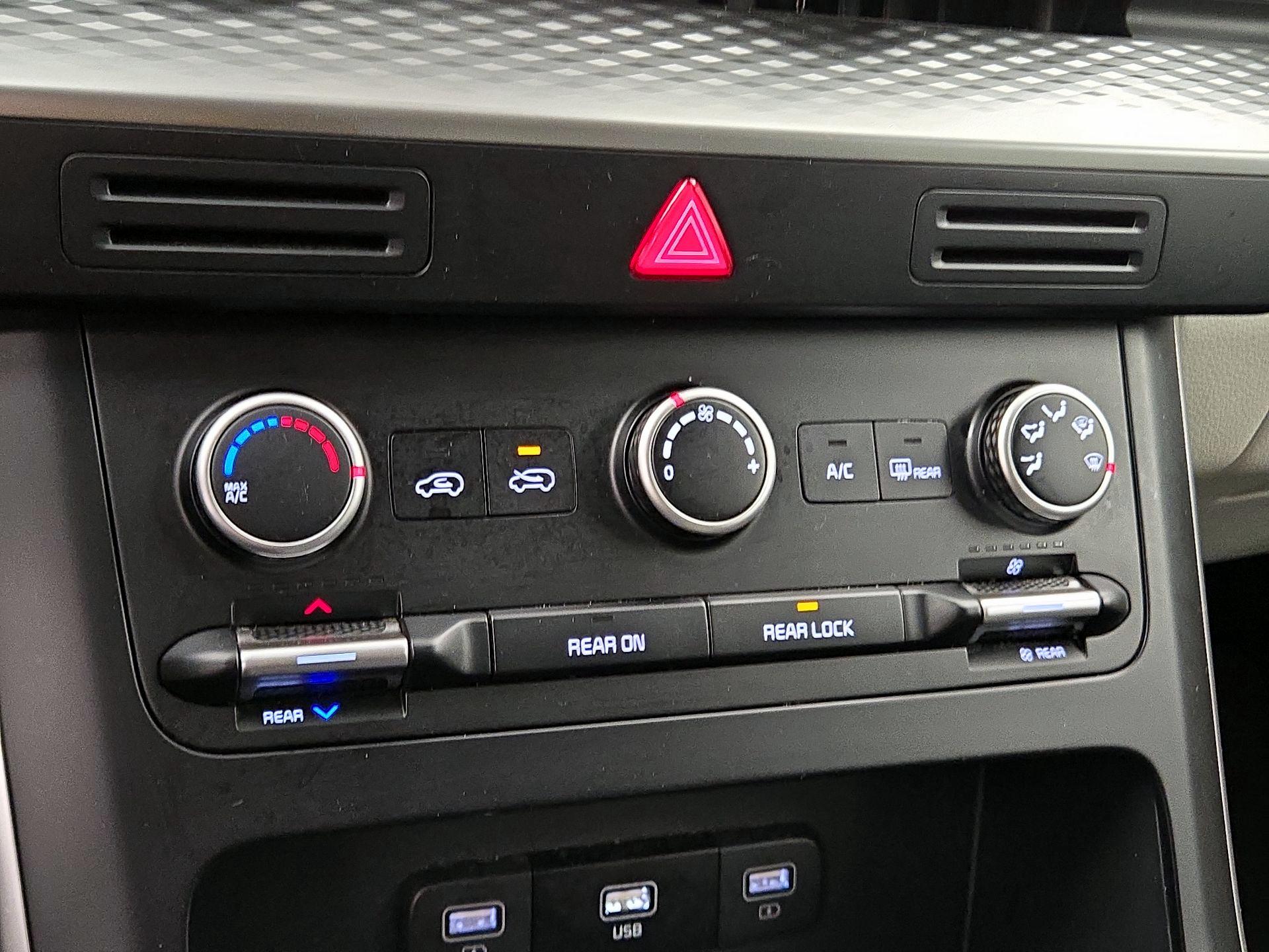 Thumbnail: 2024 Kia Carnival - 16