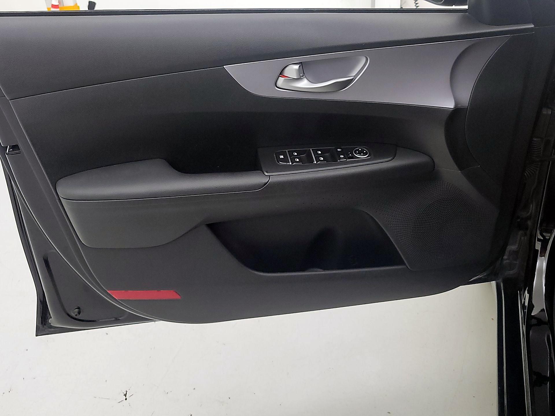 Thumbnail: 2024 Kia Forte - 12