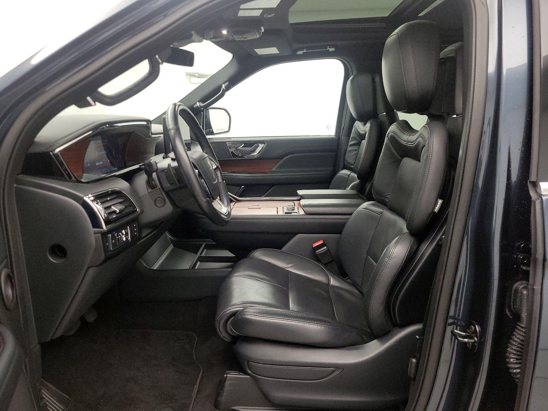 Thumbnail: 2022 Lincoln Navigator - 11