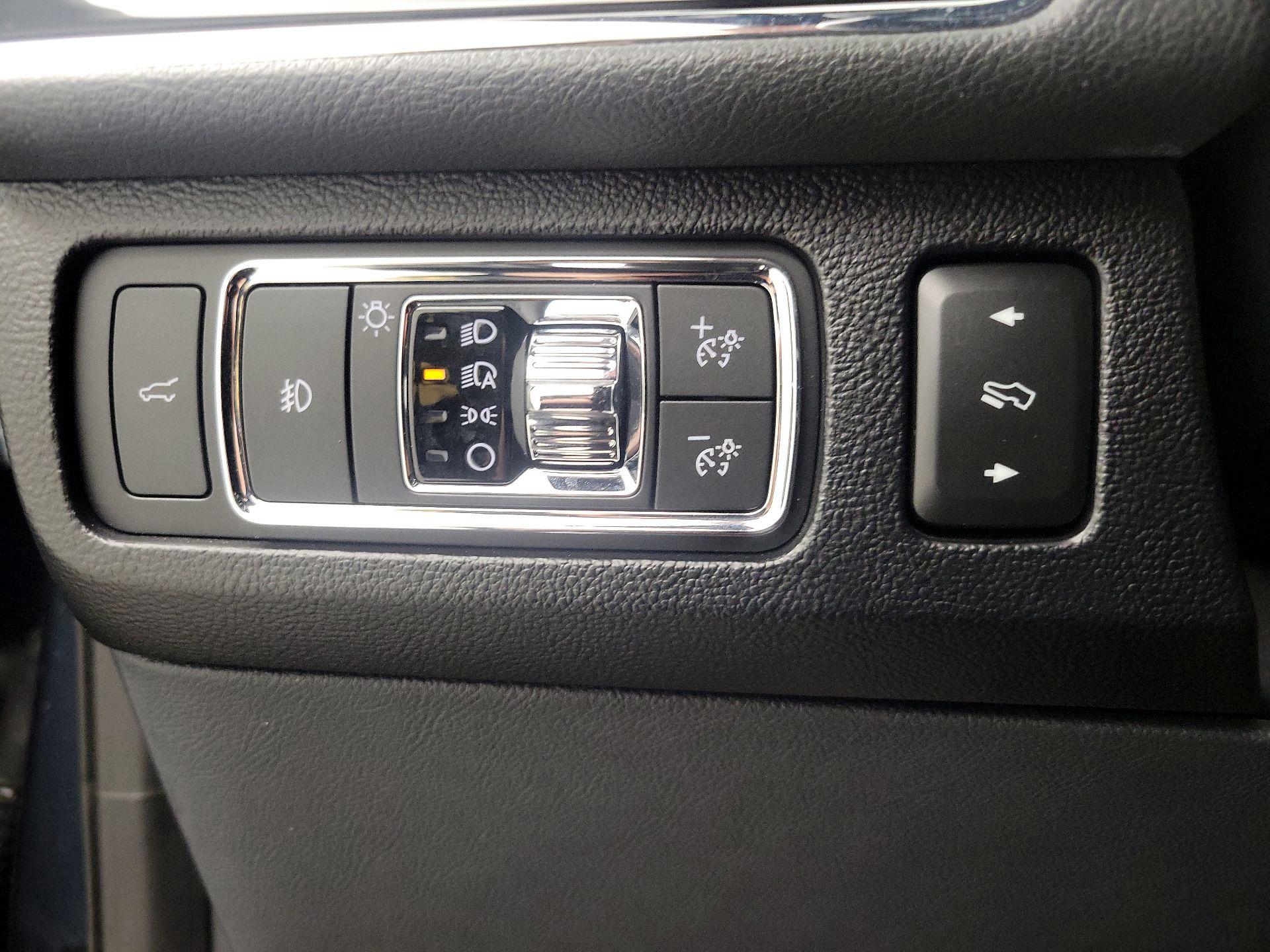 Thumbnail: 2022 Lincoln Navigator - 13