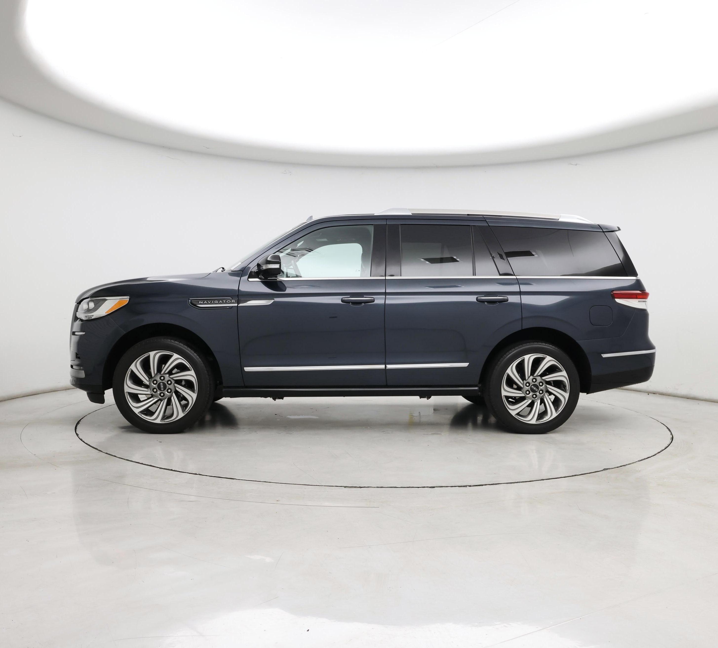 Thumbnail: 2022 Lincoln Navigator - 3