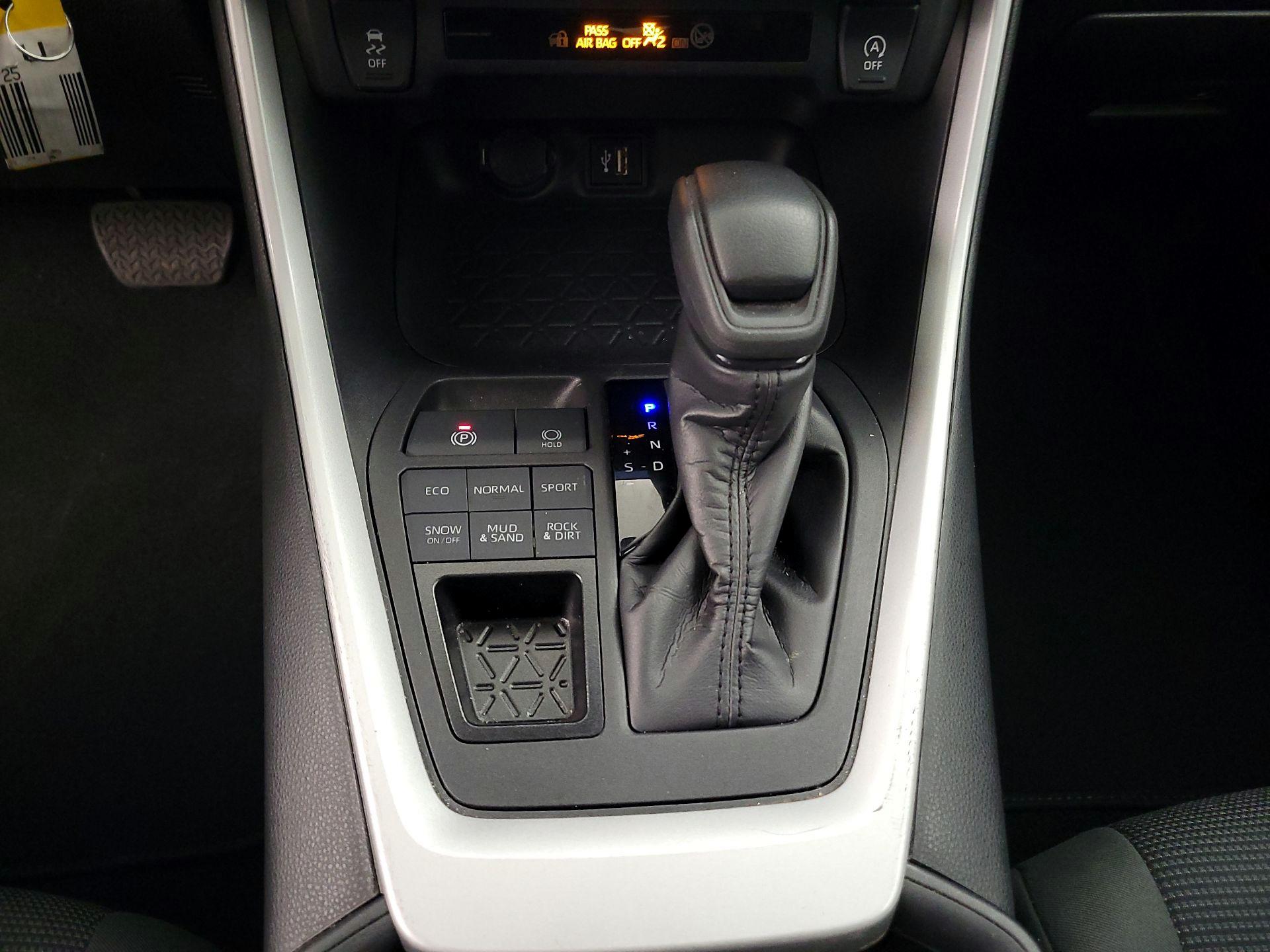 Thumbnail: 2024 Toyota RAV4 - 16